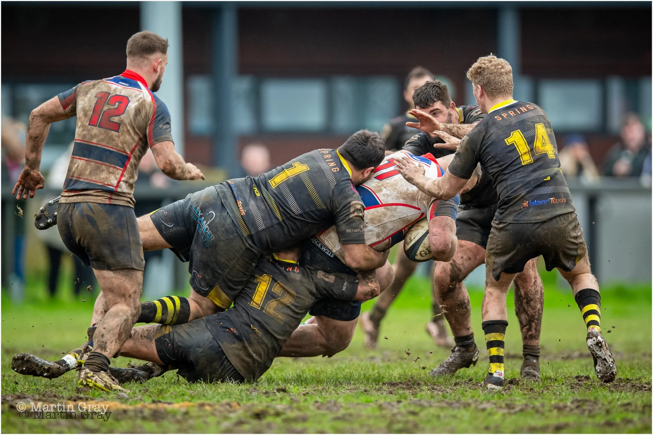 Darrin Bellingham and Will Creber nail a tackle-9323.jpg