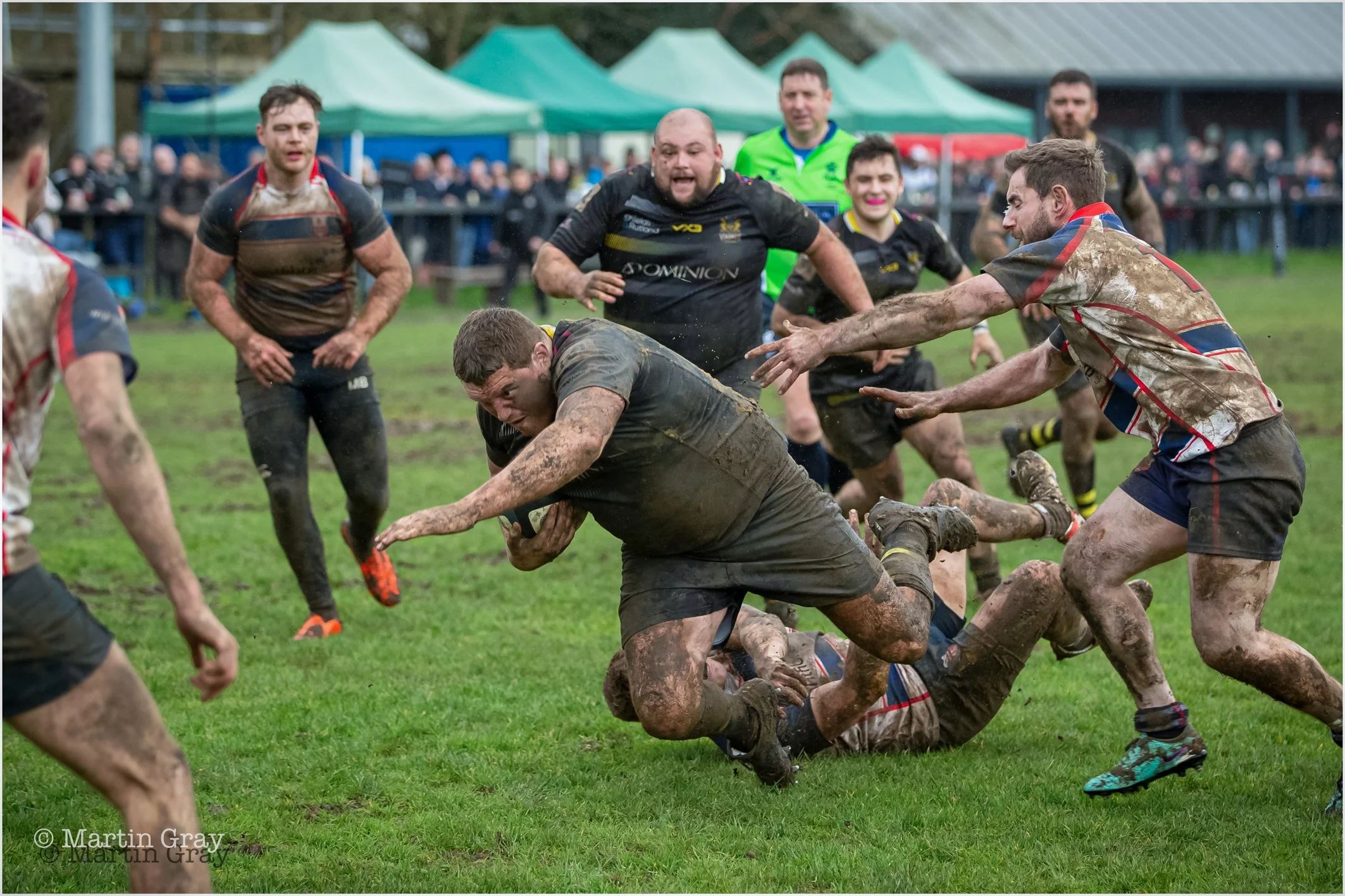 Jacob Smith goes to ground-9274.jpg