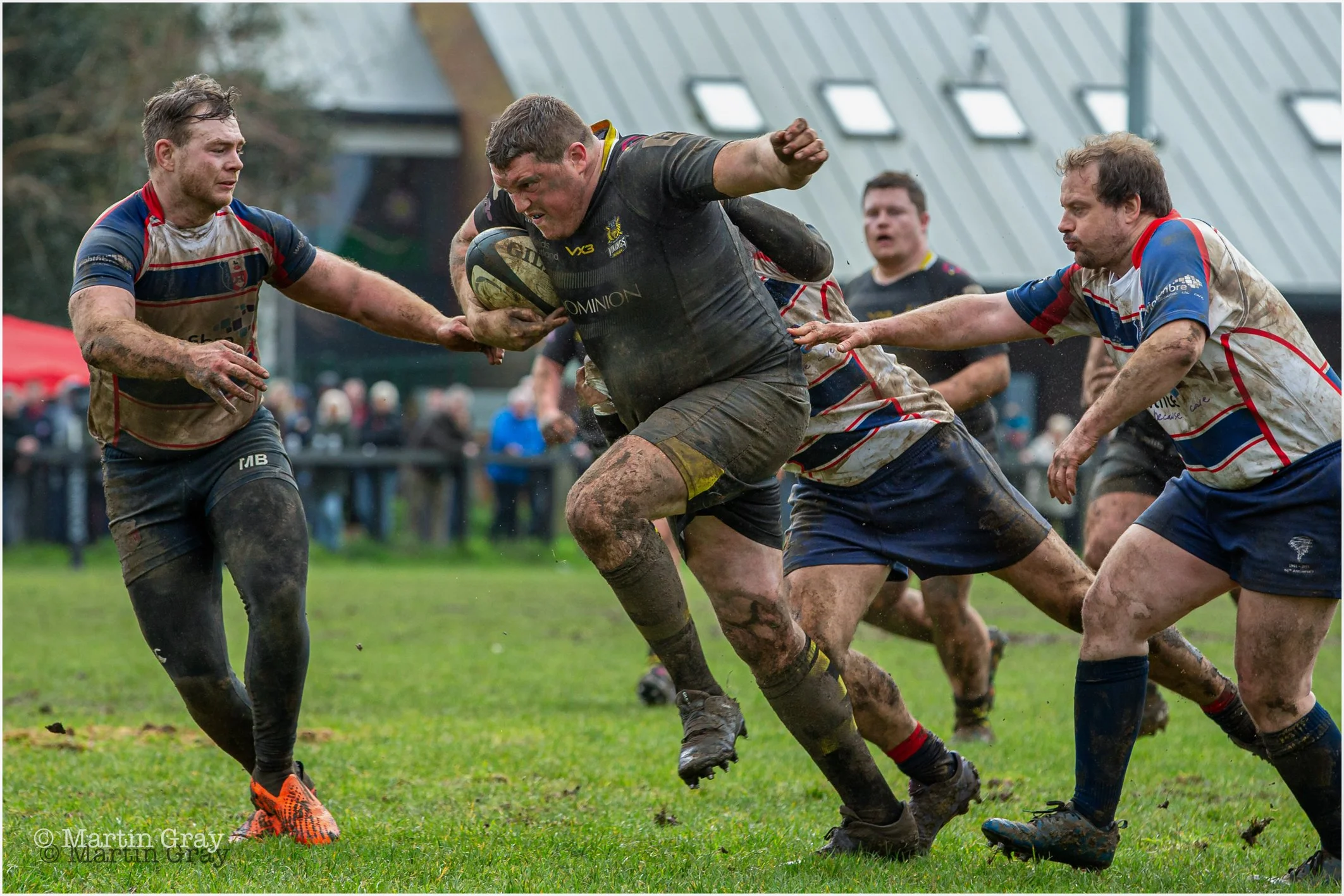 Jacob Smith punches through the Sandown line-8544.jpg