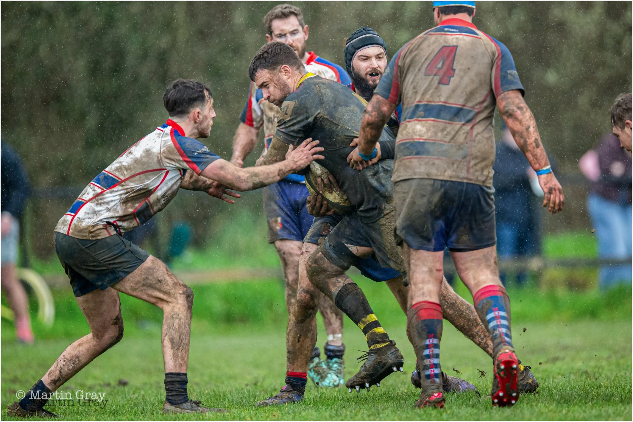 Tom Creed drives for the tryline-9453.jpg