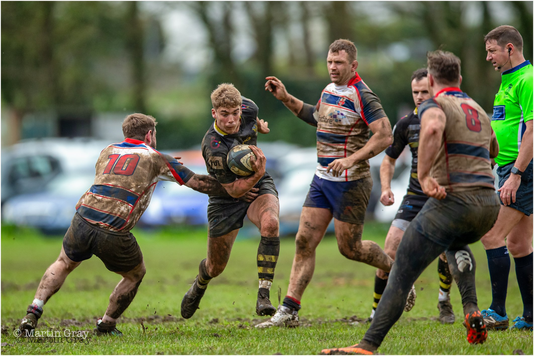 Will Creber brings the ball out of defence-9184.jpg