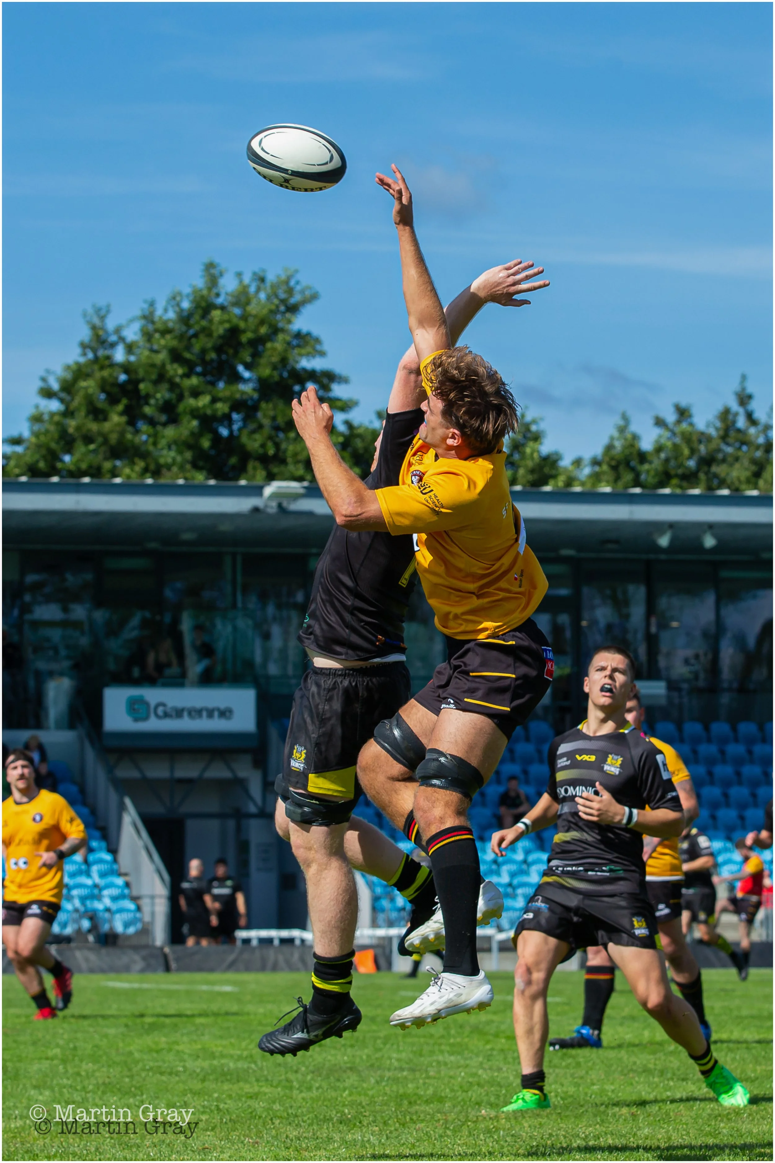 Chris Croft attempts to gather an aerial ball-1685.jpg