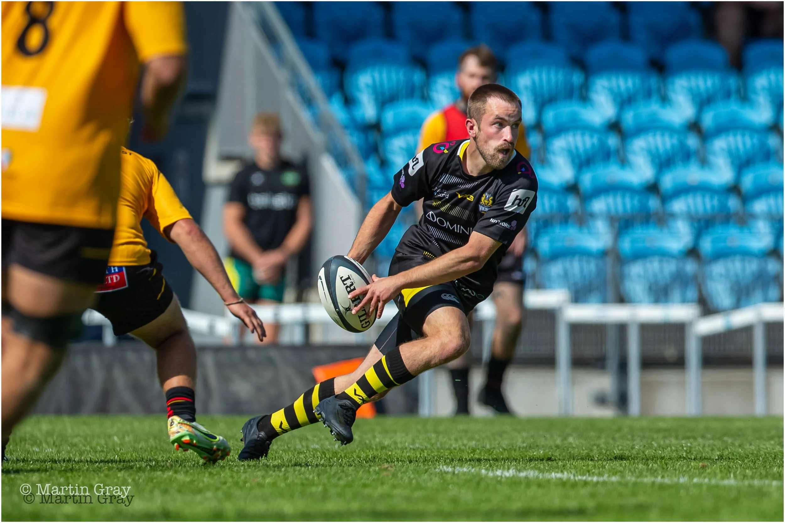 Kieran Creber looks to offload a pass-2725.jpg