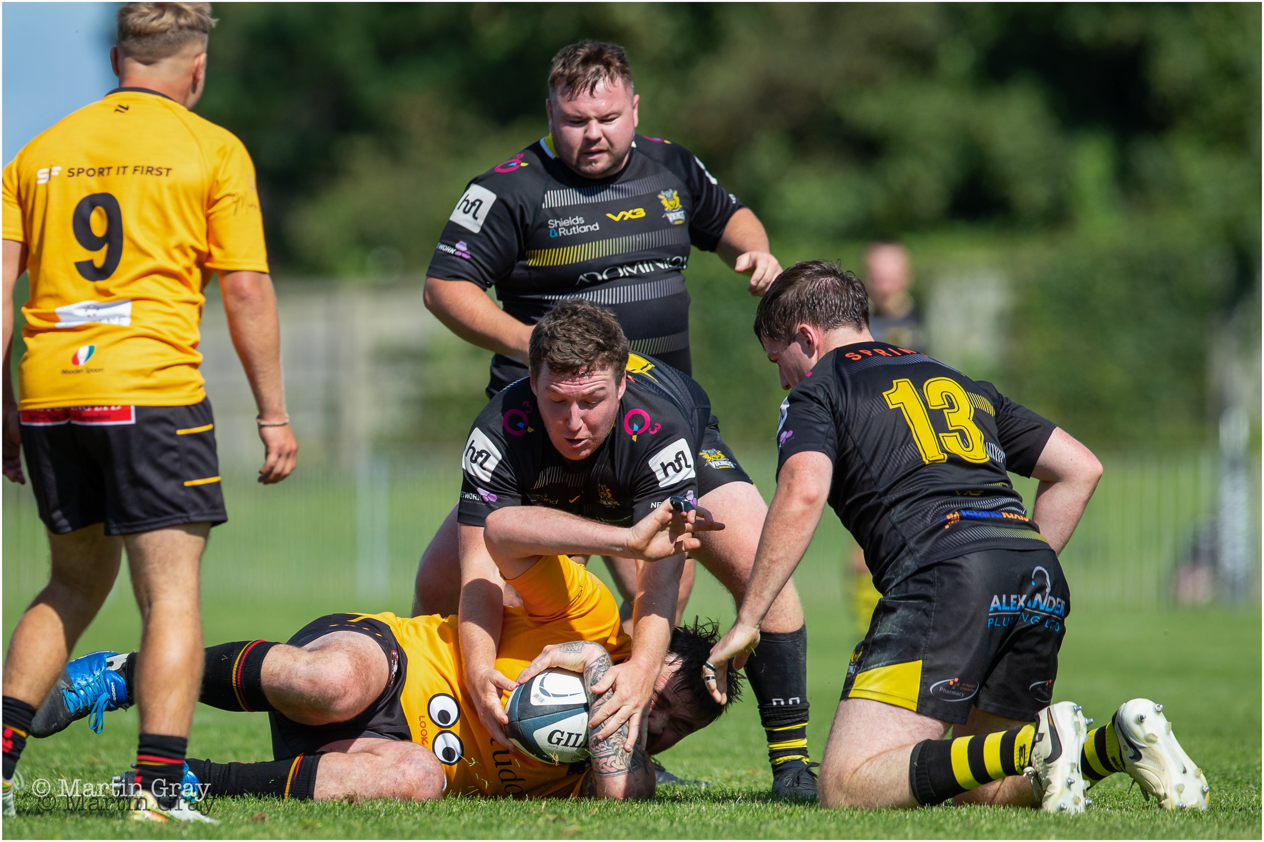 Tom Veillard looks to steal from a breakdown-2913.jpg