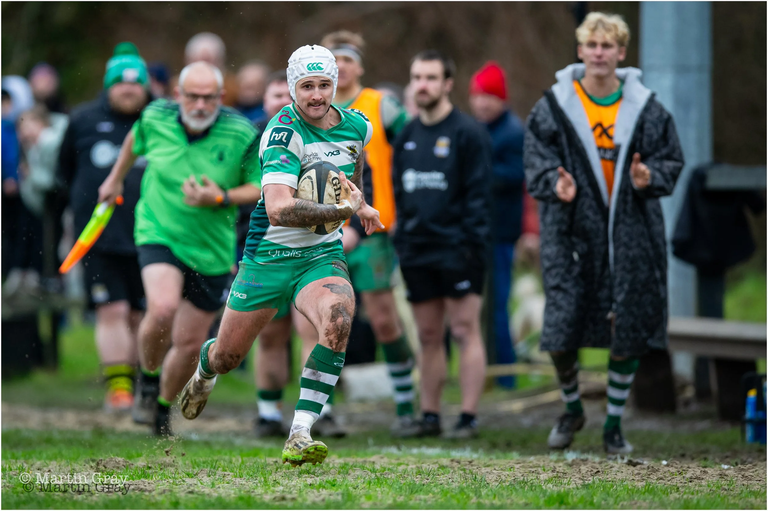 Taylor Quate breaks on the wing with supportors-5360.jpg