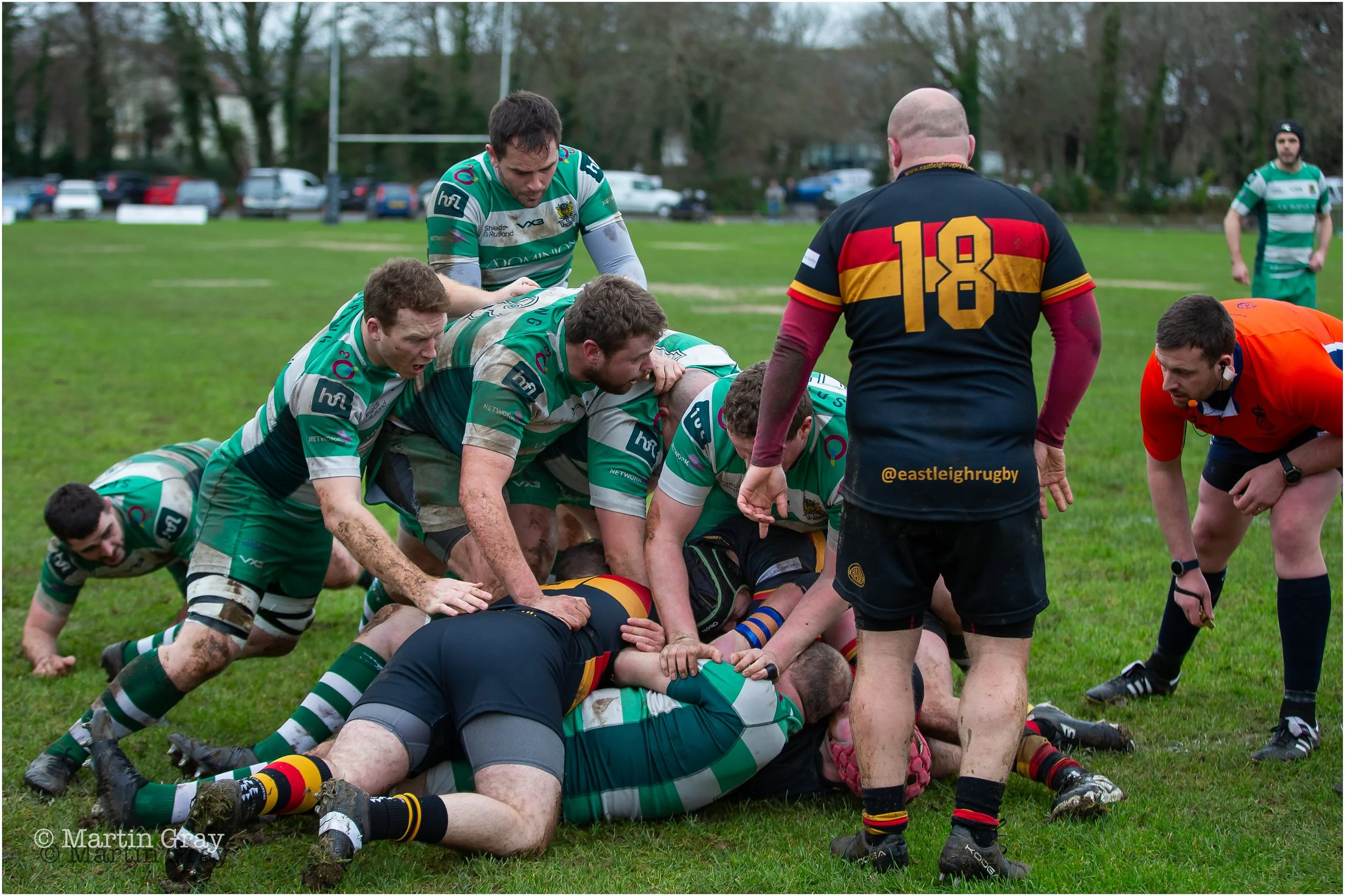 Vikings are held up on the Eastleigh tryline-7892.jpg