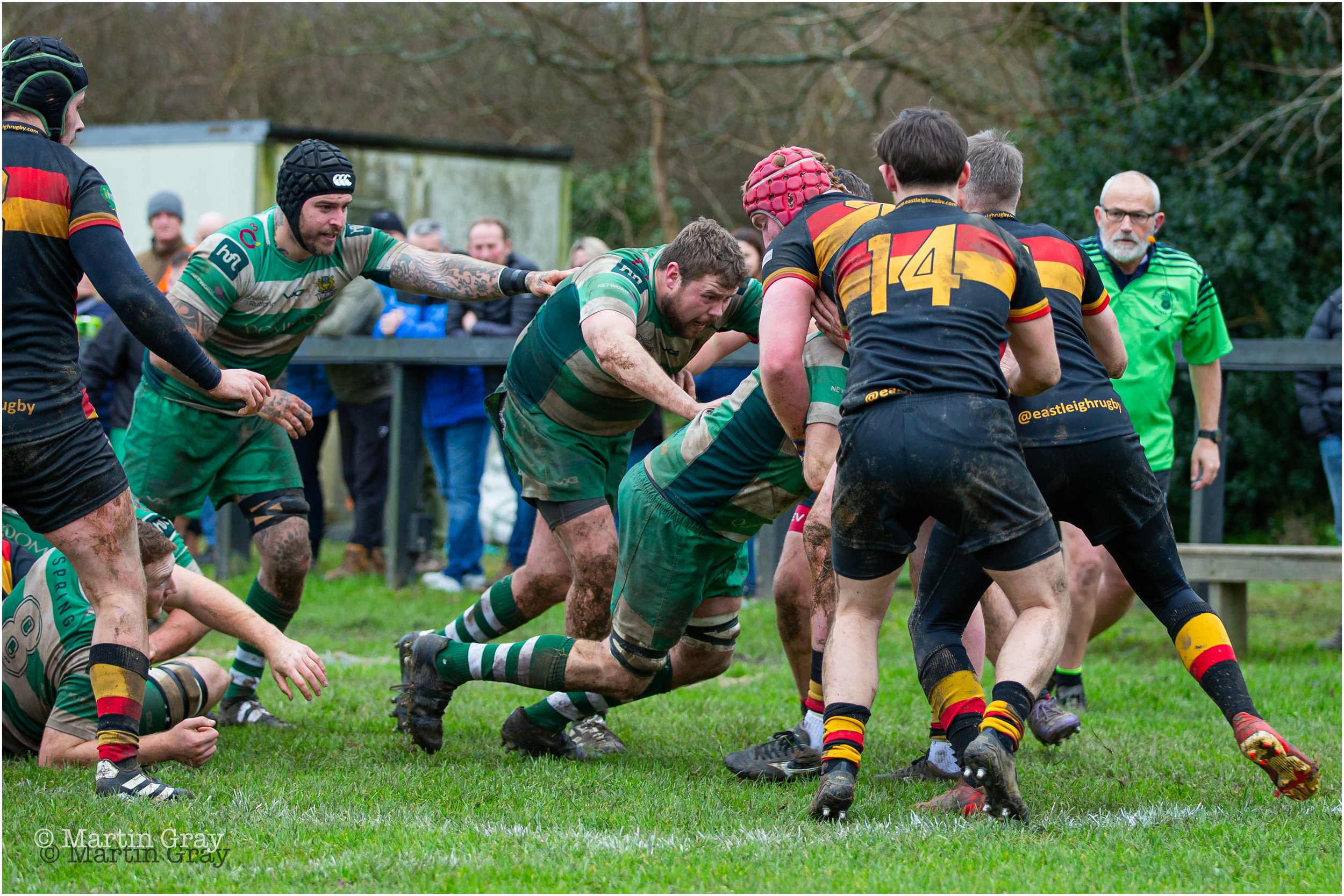 Vikings push for the tryline-7995.jpg