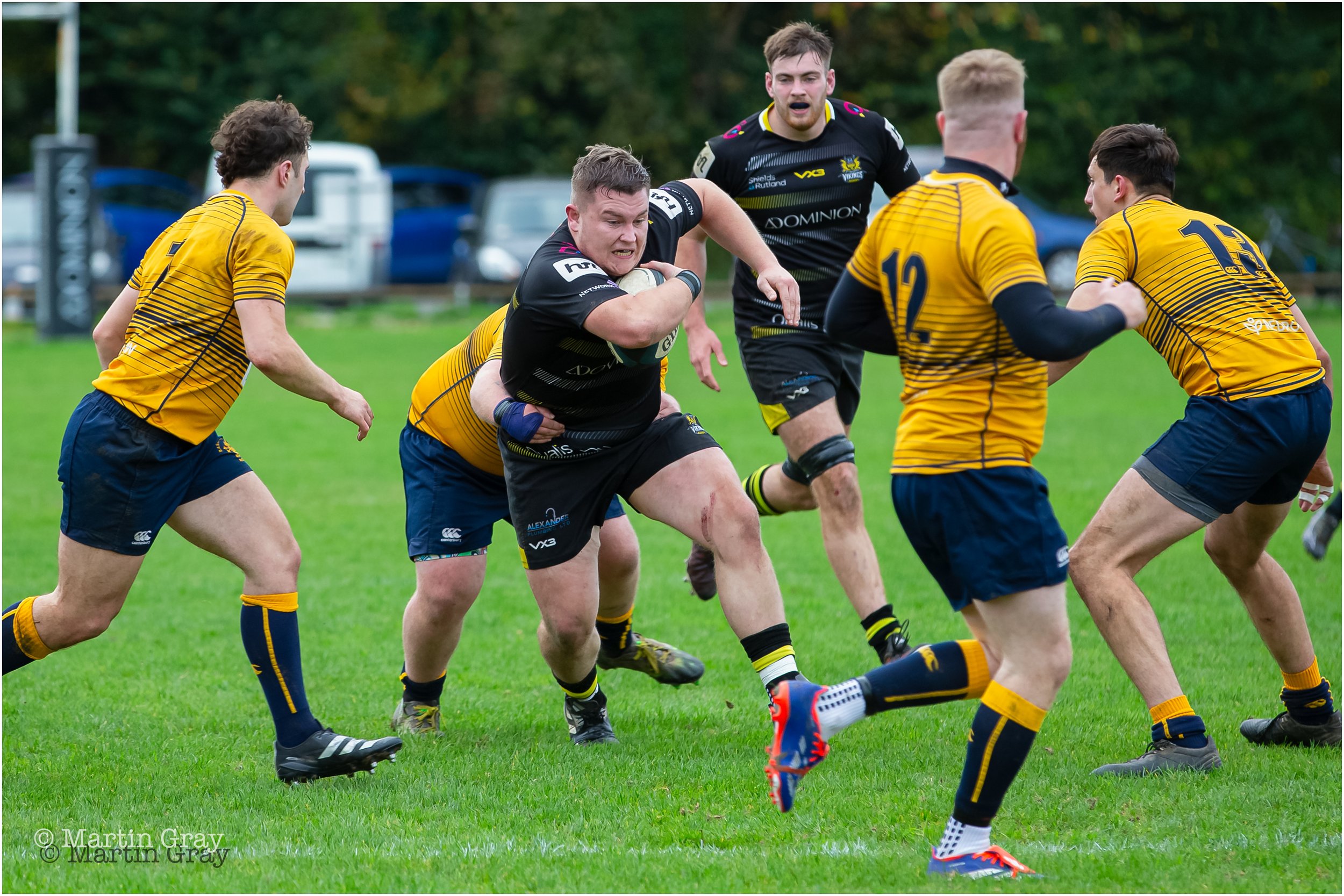 Tom Bray breaks unsuccessfully for the Tryline-3327.jpg