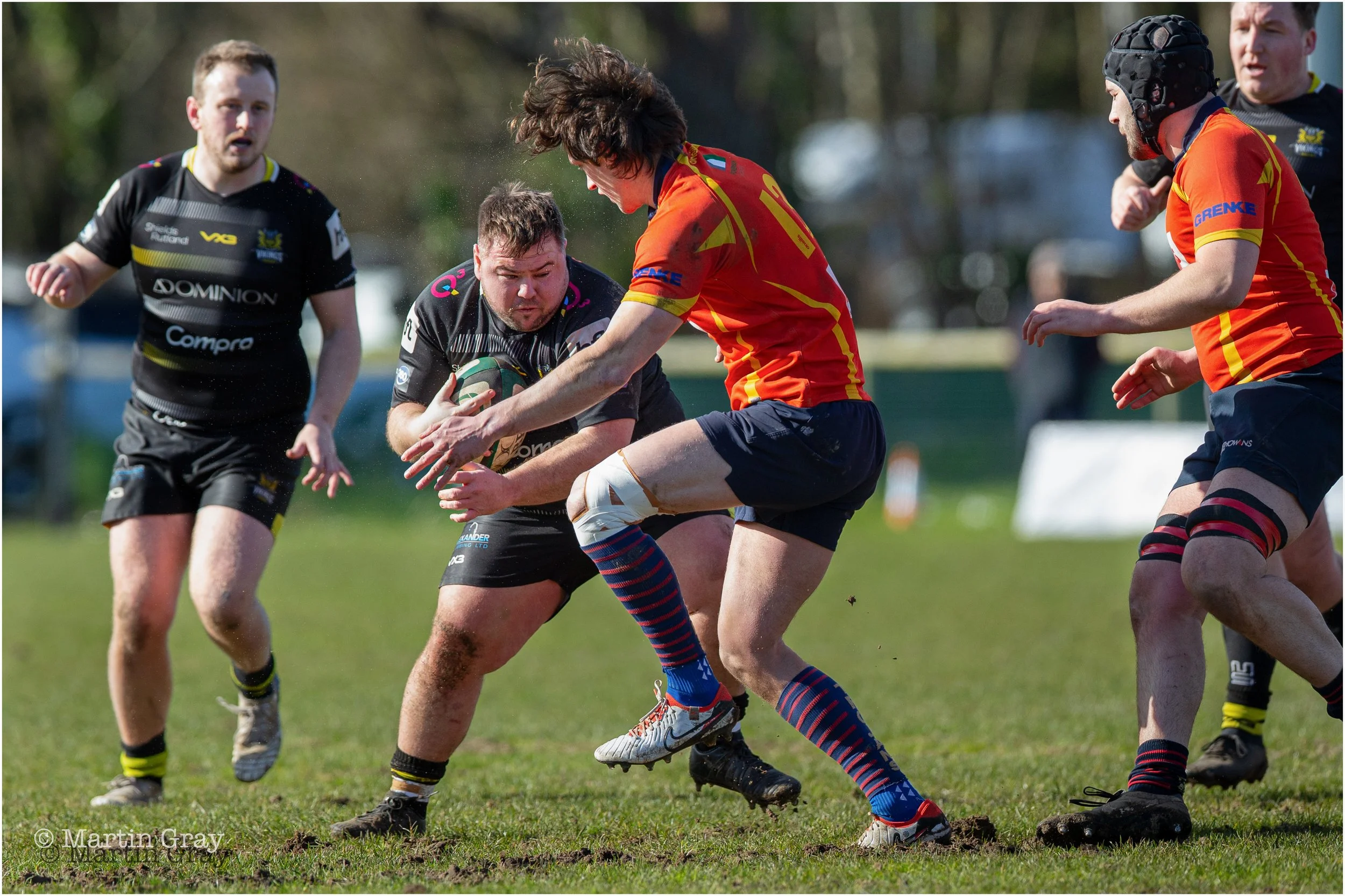 James Mroch eyes up a challenge as Vikings attack-0982.jpg