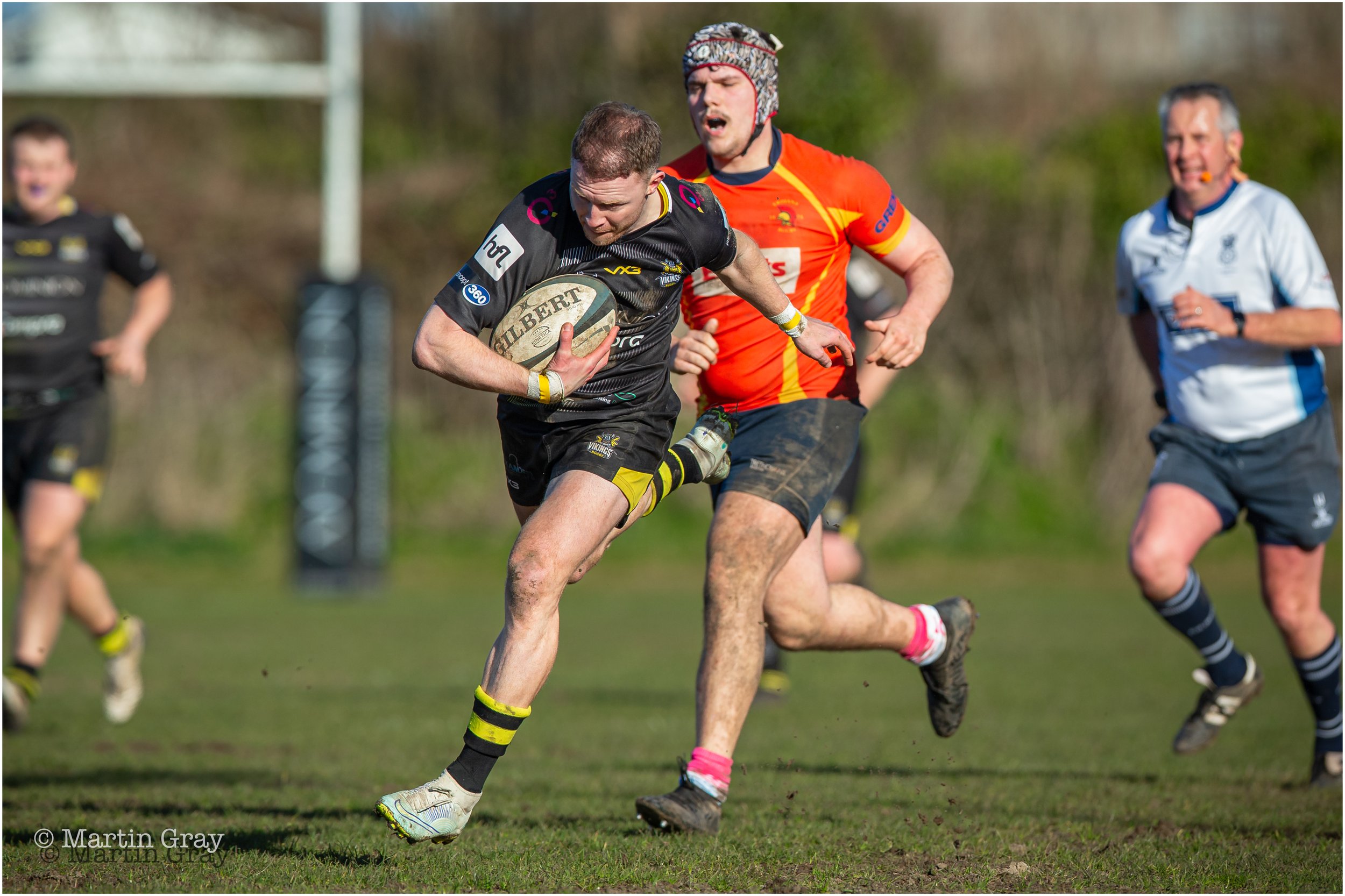 Luke Sayer powers through on the halfway-1760.jpg