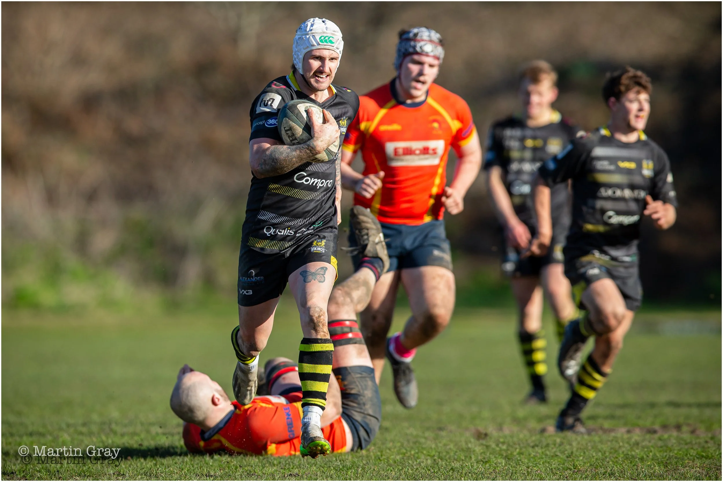 Taylor Quate breaks on the wing-1783.jpg