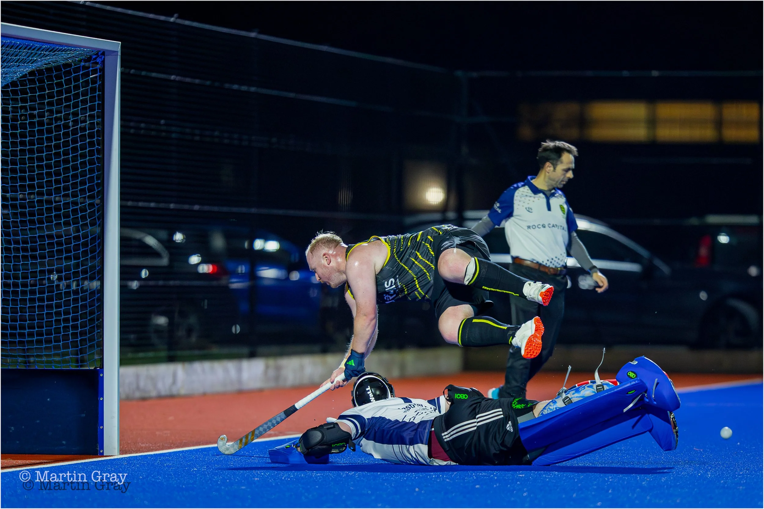Alex Bushell in flight as he attacks the College goal-2551.jpg