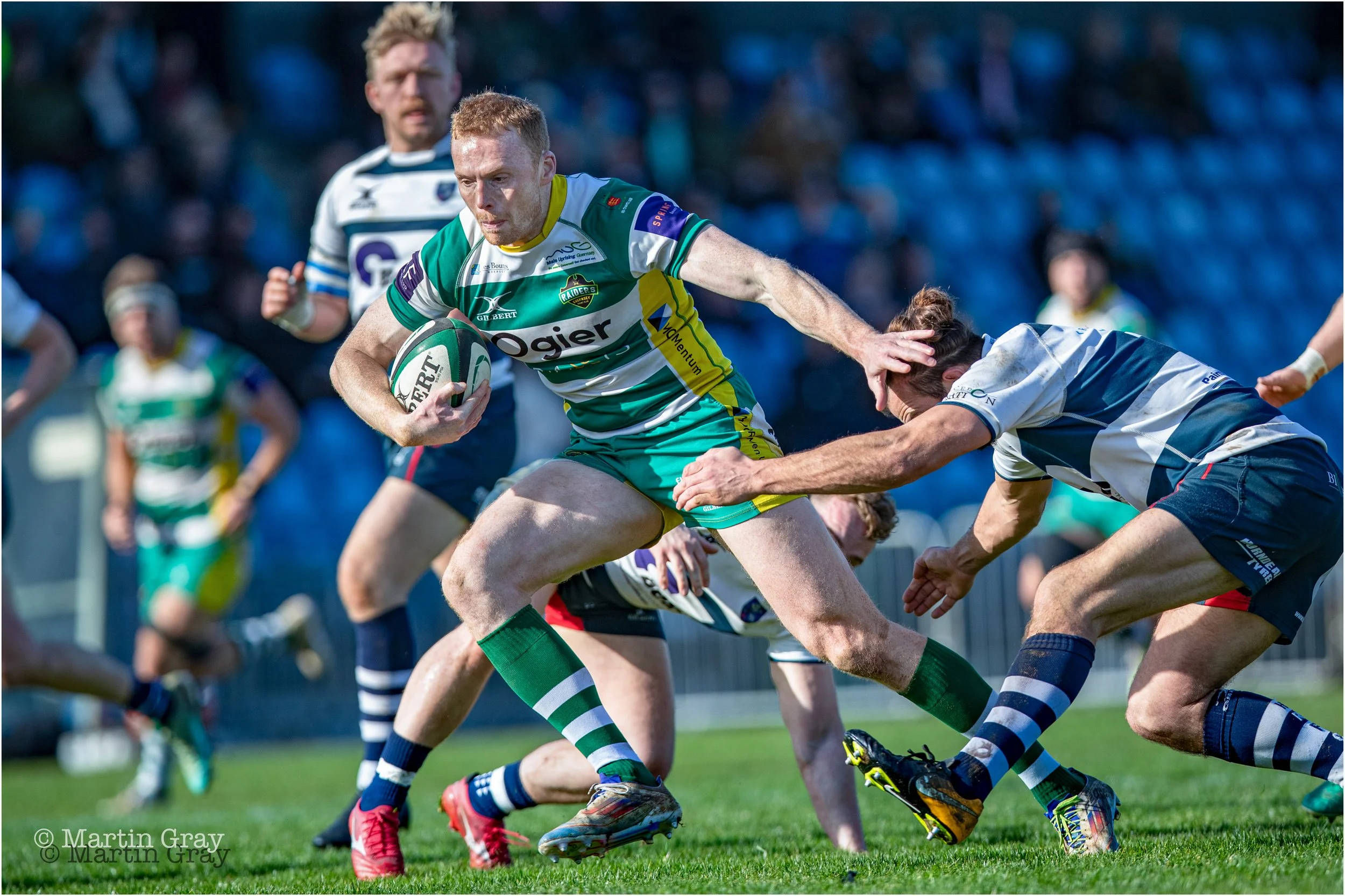 Anthony Armstrong slips a tackle attempt-3531.jpg