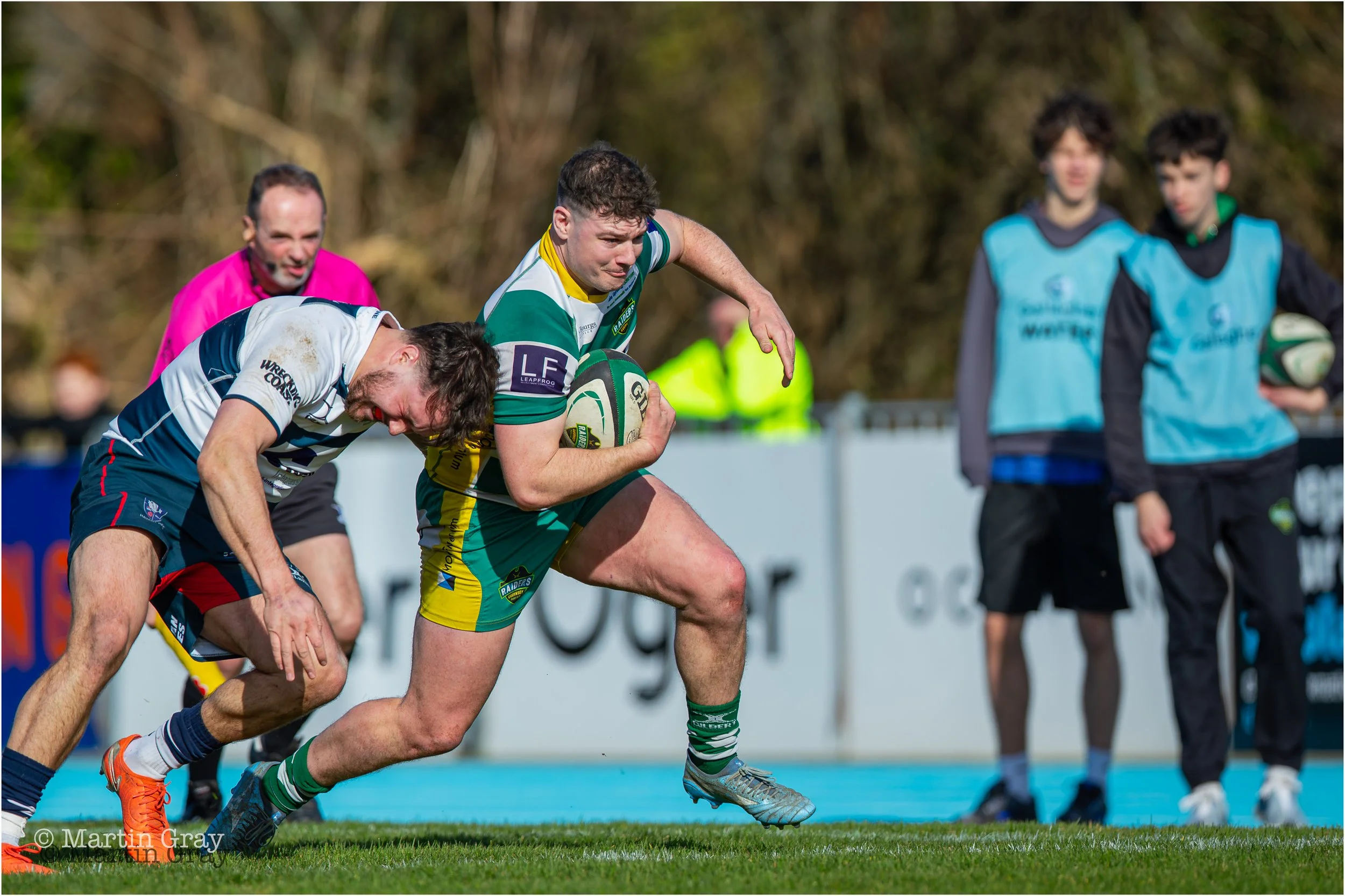 Ethan Smith breaks on the touchline-3335.jpg