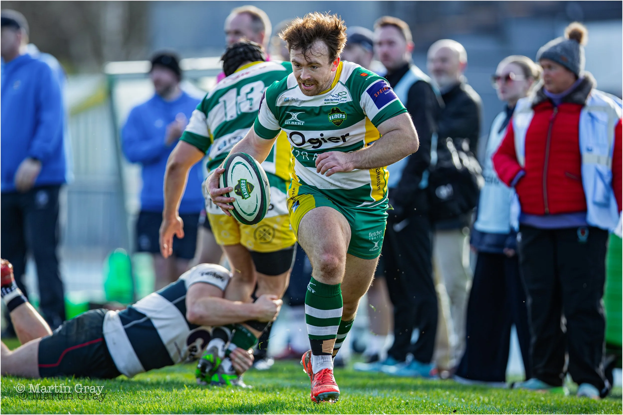 Sam Boyland breaks clear on the wing-2.jpg