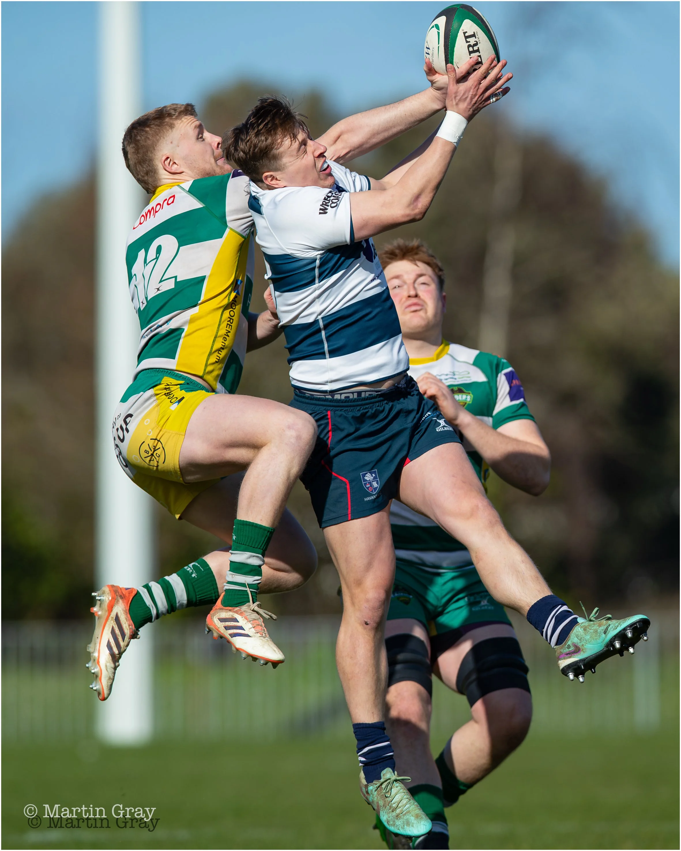 Tom Teasdale winning aerial ball-3030.jpg
