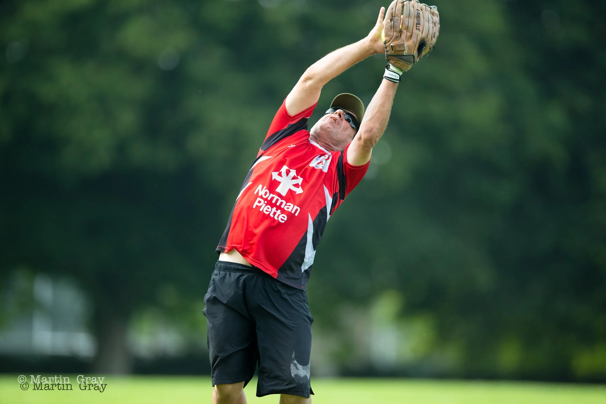Rangers Tony Gillespie takes a catch-8508.jpg