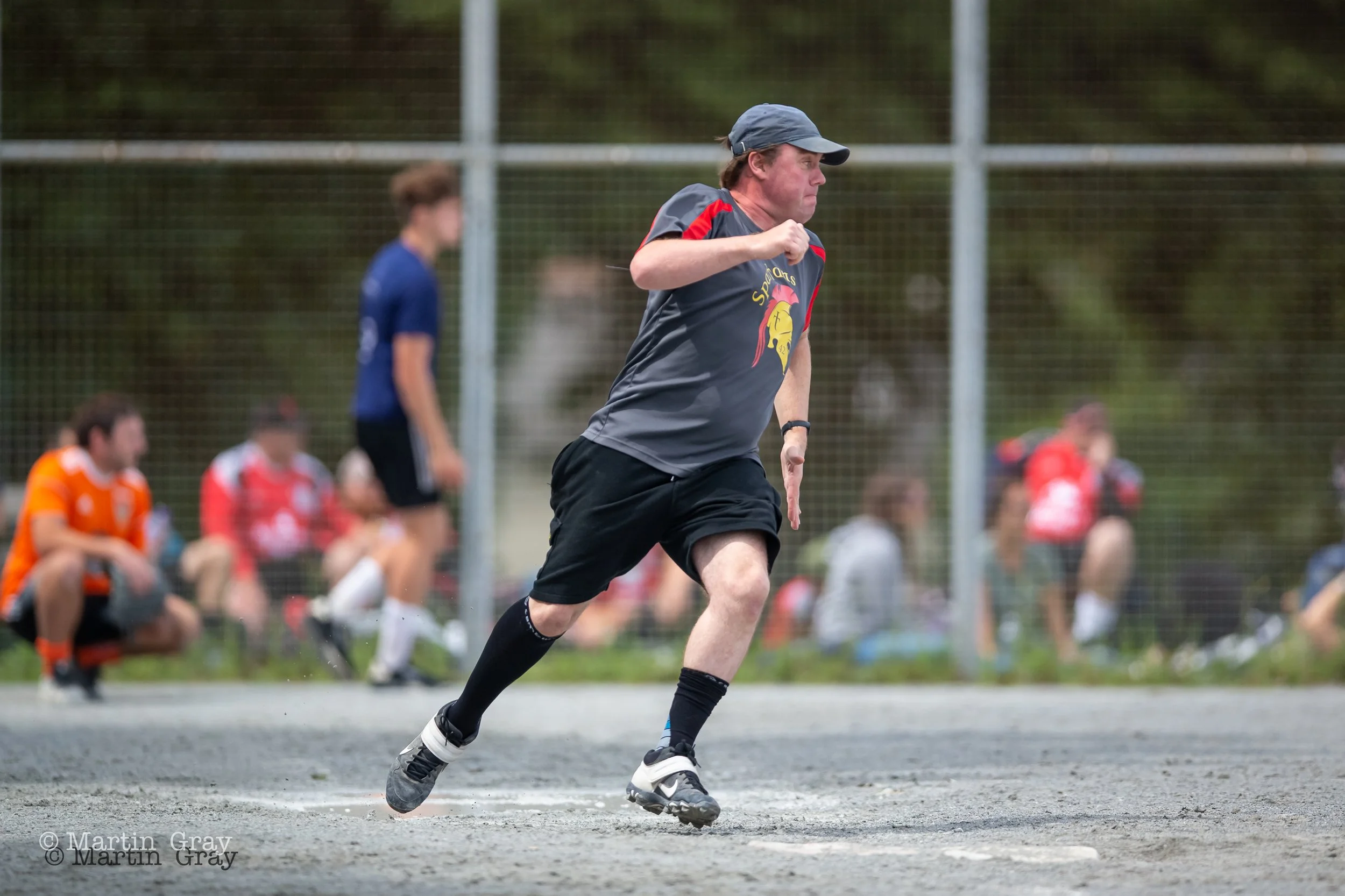 Gavin Thornton rounds first base-7974.jpg