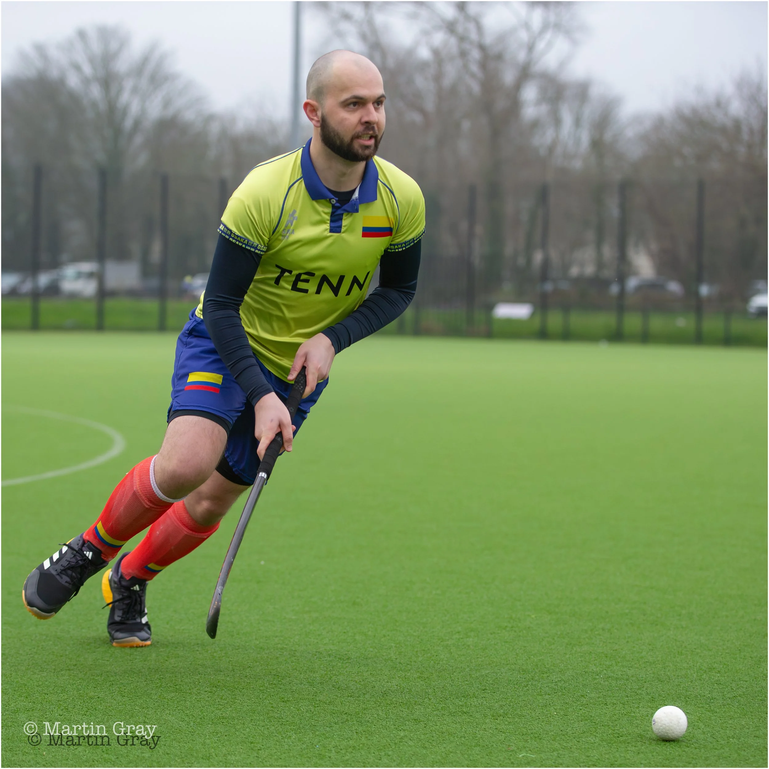 Colombians bring the ball out of defence-3054.jpg