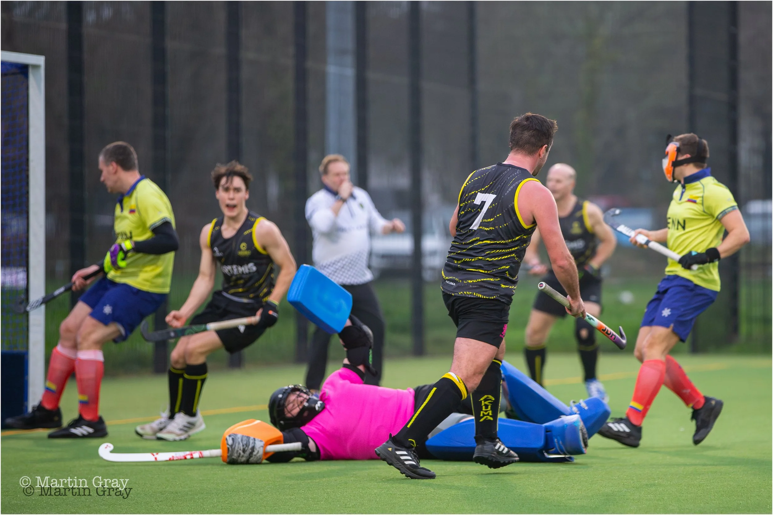 Damian Wallen goal celebration-3176.jpg