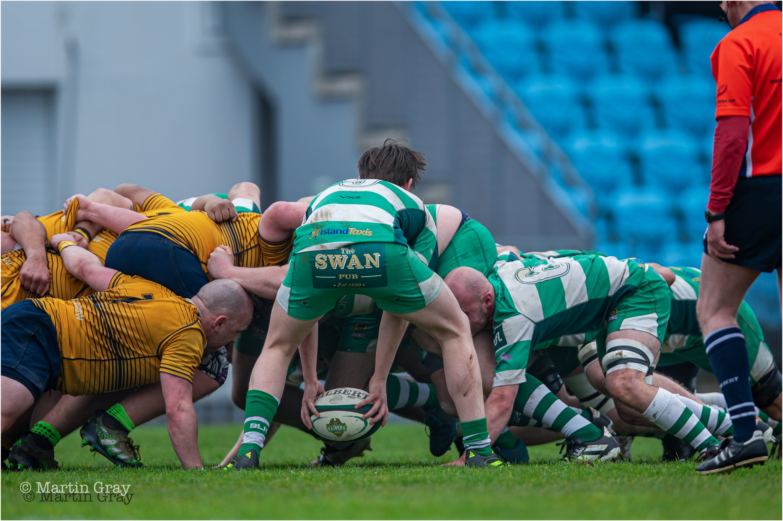 Alex Simpson feeds a scrum-5079.jpg