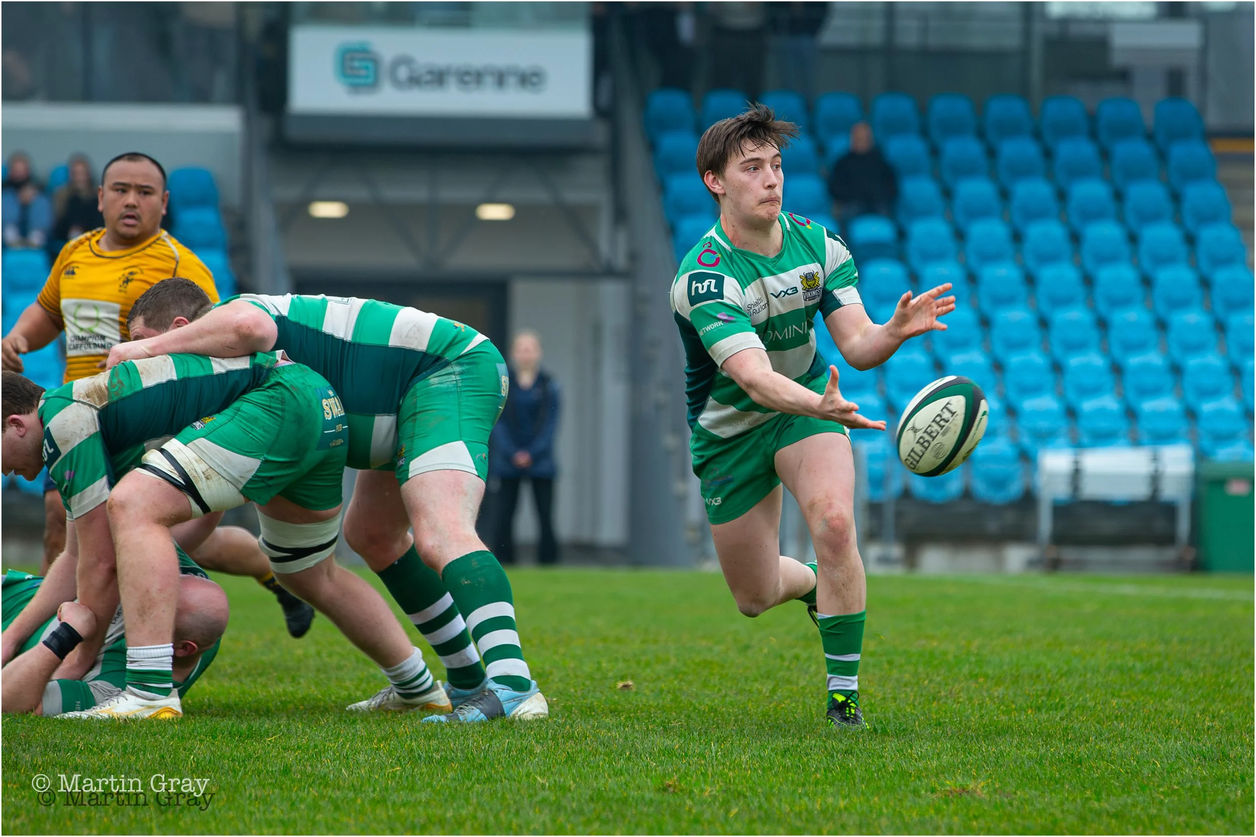Alex Simpson clears from a ruck-2630.jpg