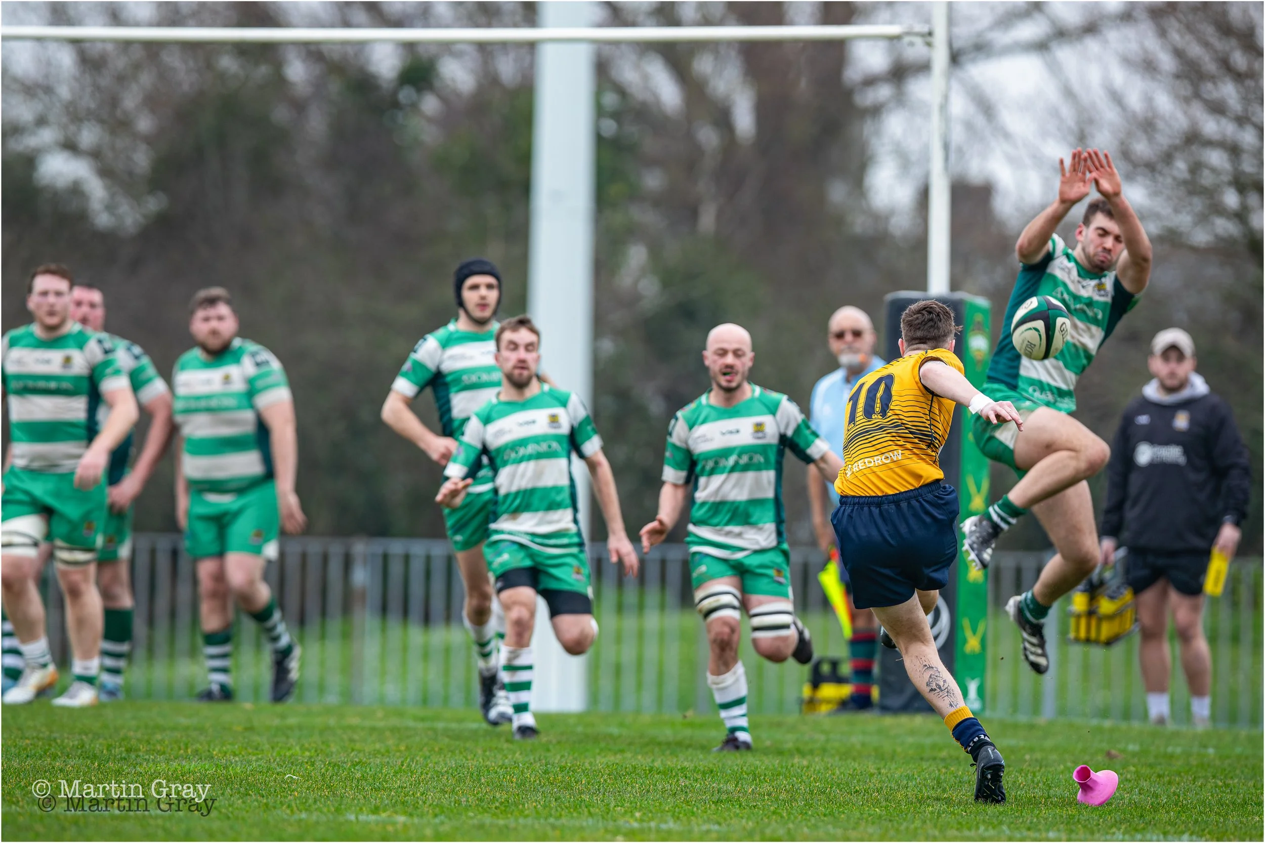 Vikings charge a conversion kick-4979.jpg