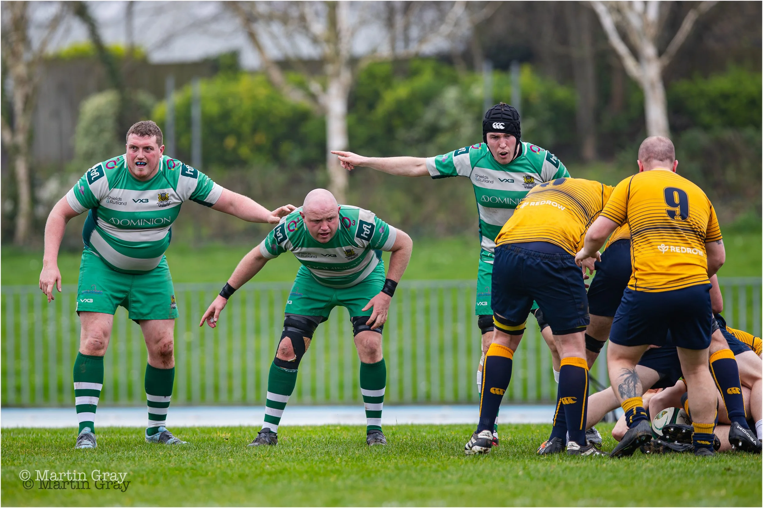 Vikings defend their line-4740.jpg