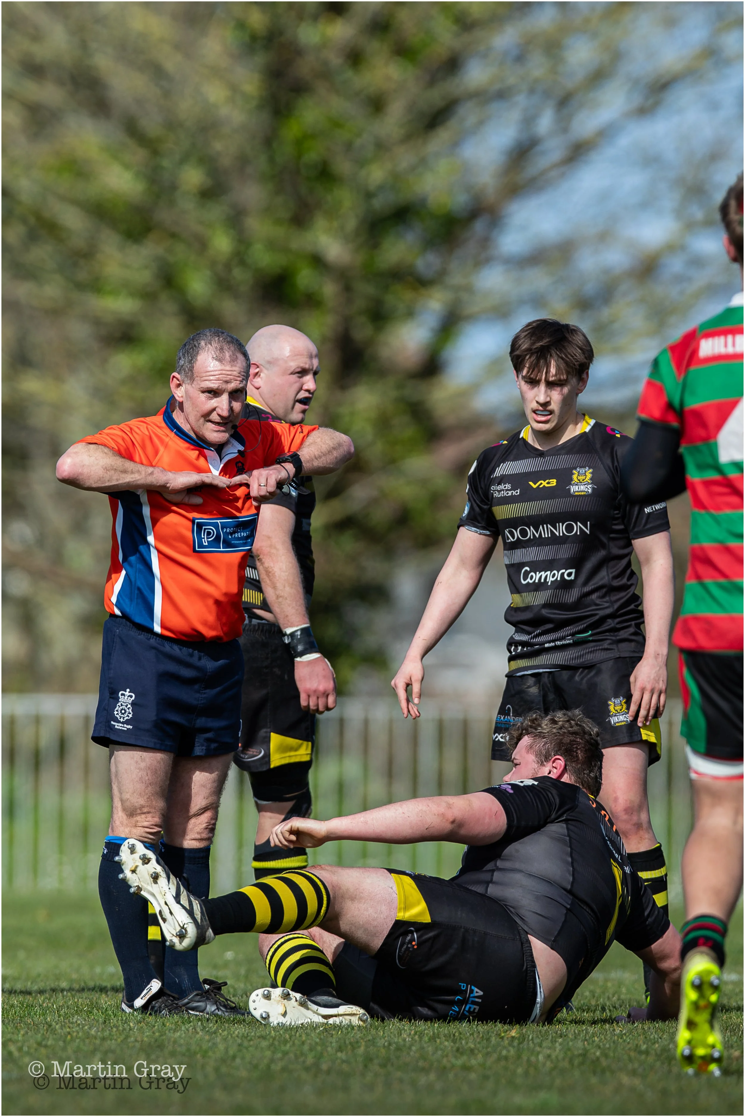 Referee Simon Harris-6361.jpg