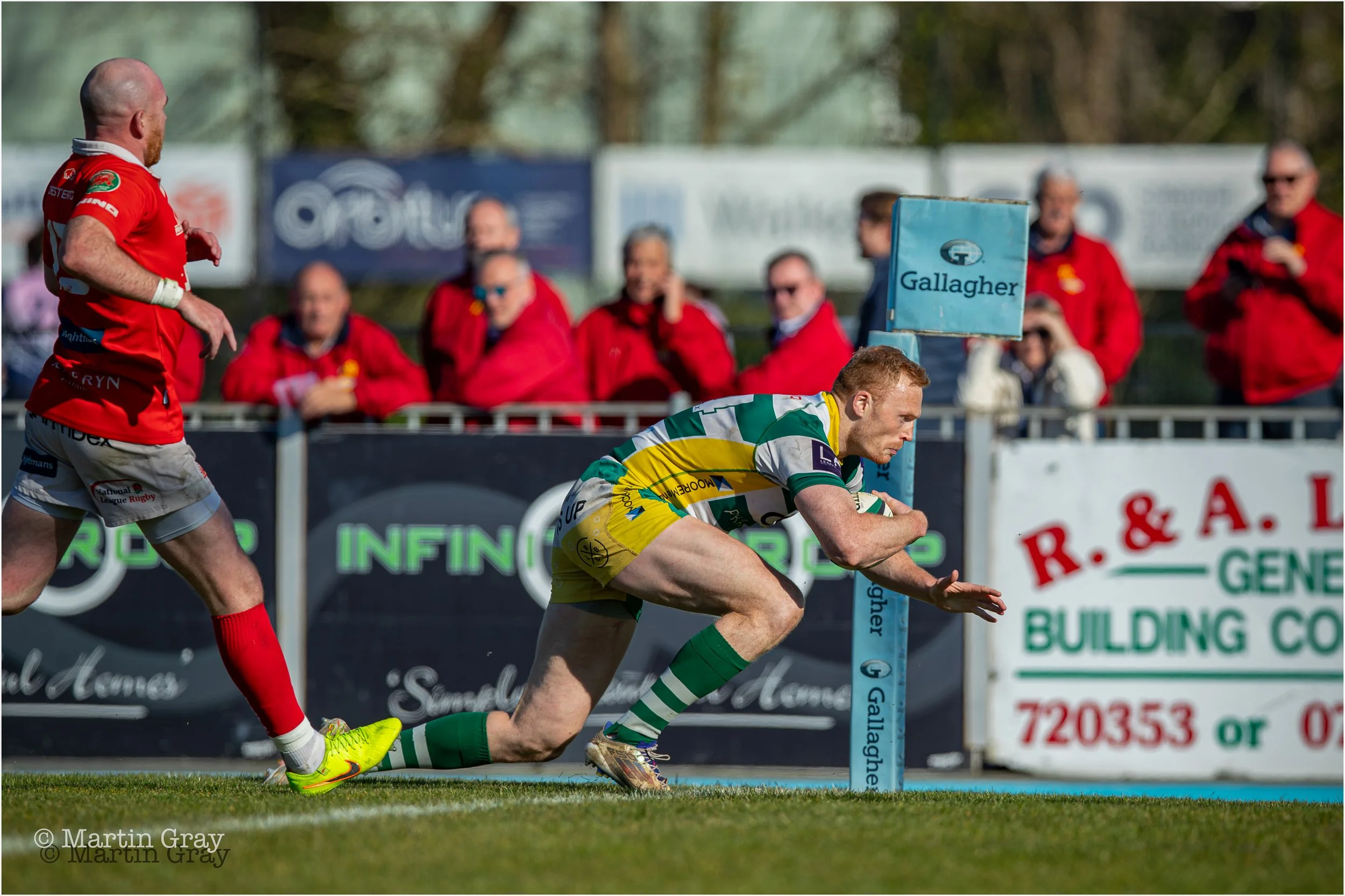 Anthony Armstrong goes over on 49 mins-8716.jpg