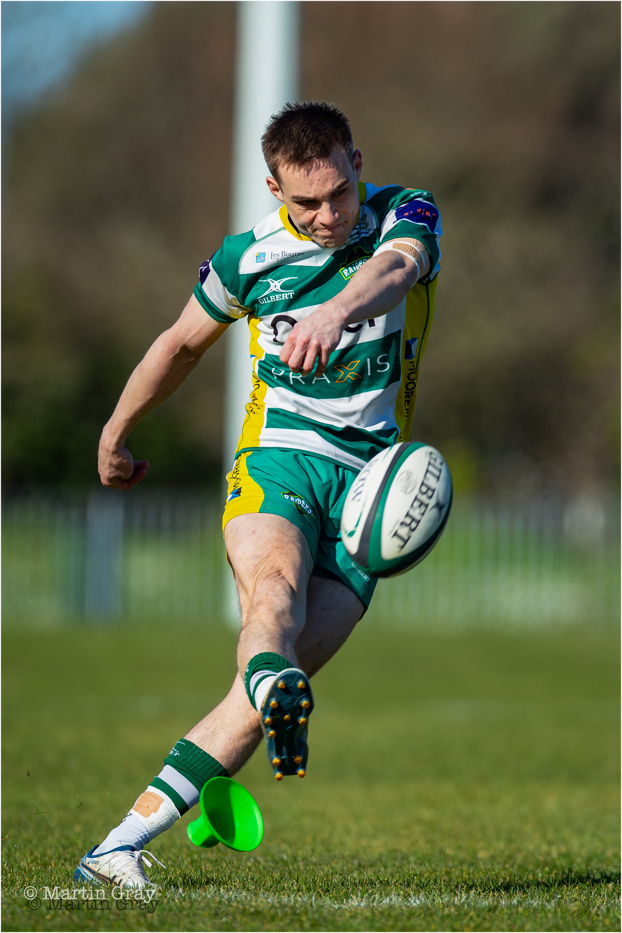 Charlie Simmonds conversion kick on 49 mins-8506.jpg
