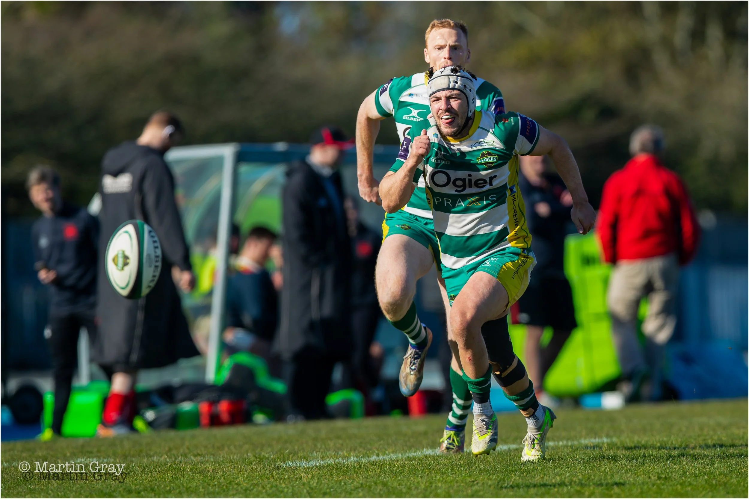 John Dawe chases down a clearance kick-8772.jpg