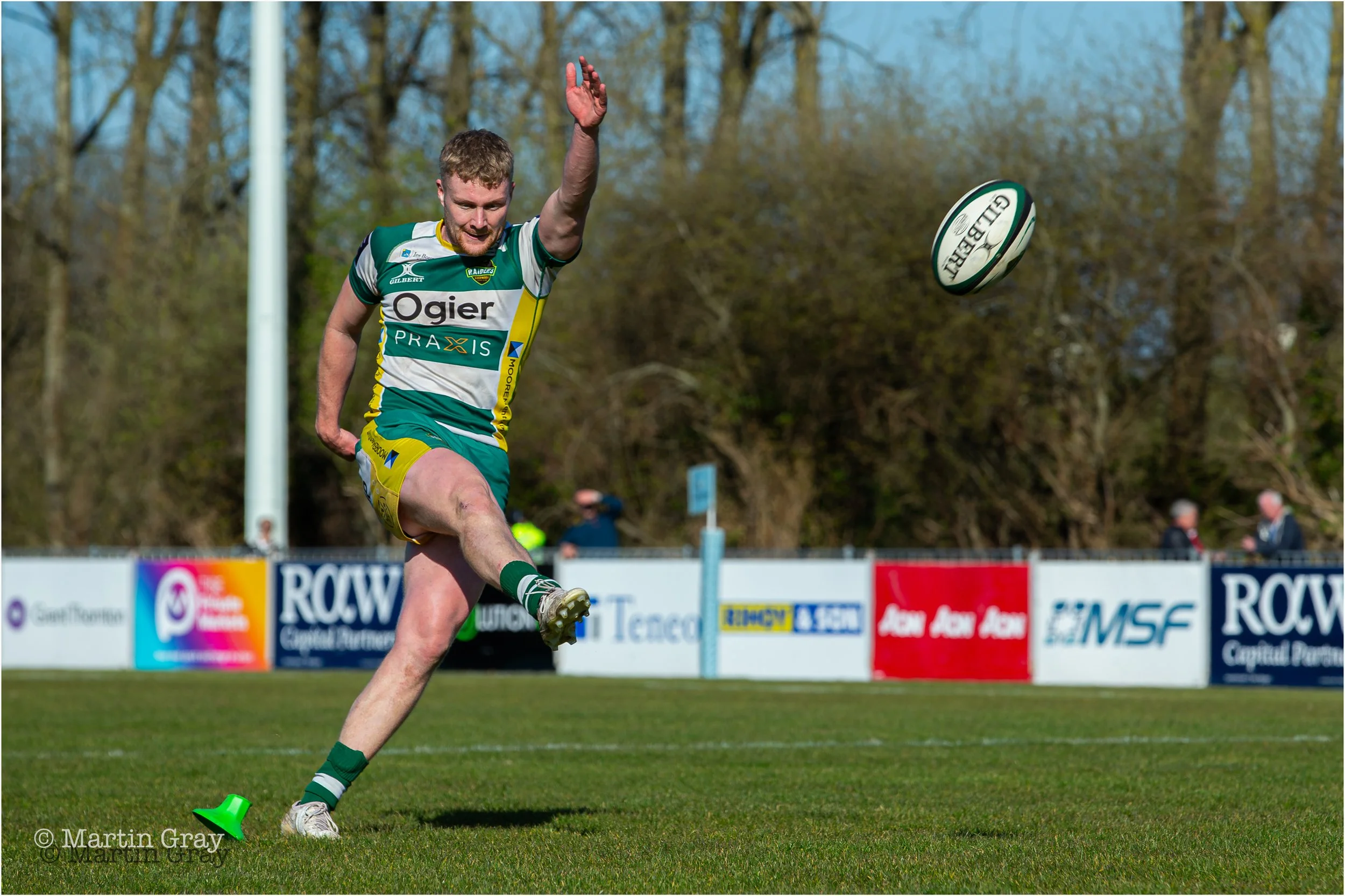 Tom Teasdale conversion kick -4156.jpg