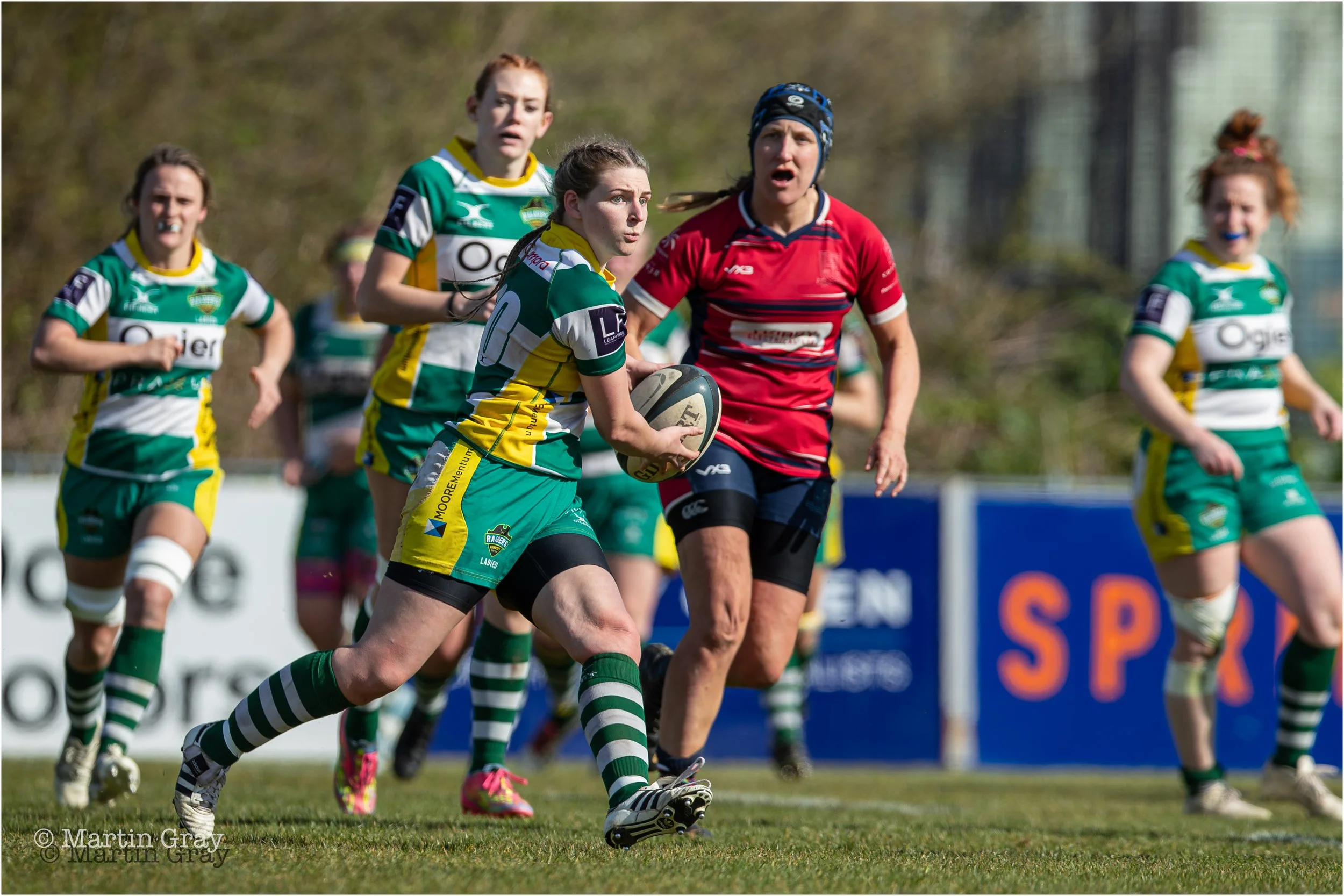 Cara Fitzpatrick breaks on the Seaford 22-9665.jpg