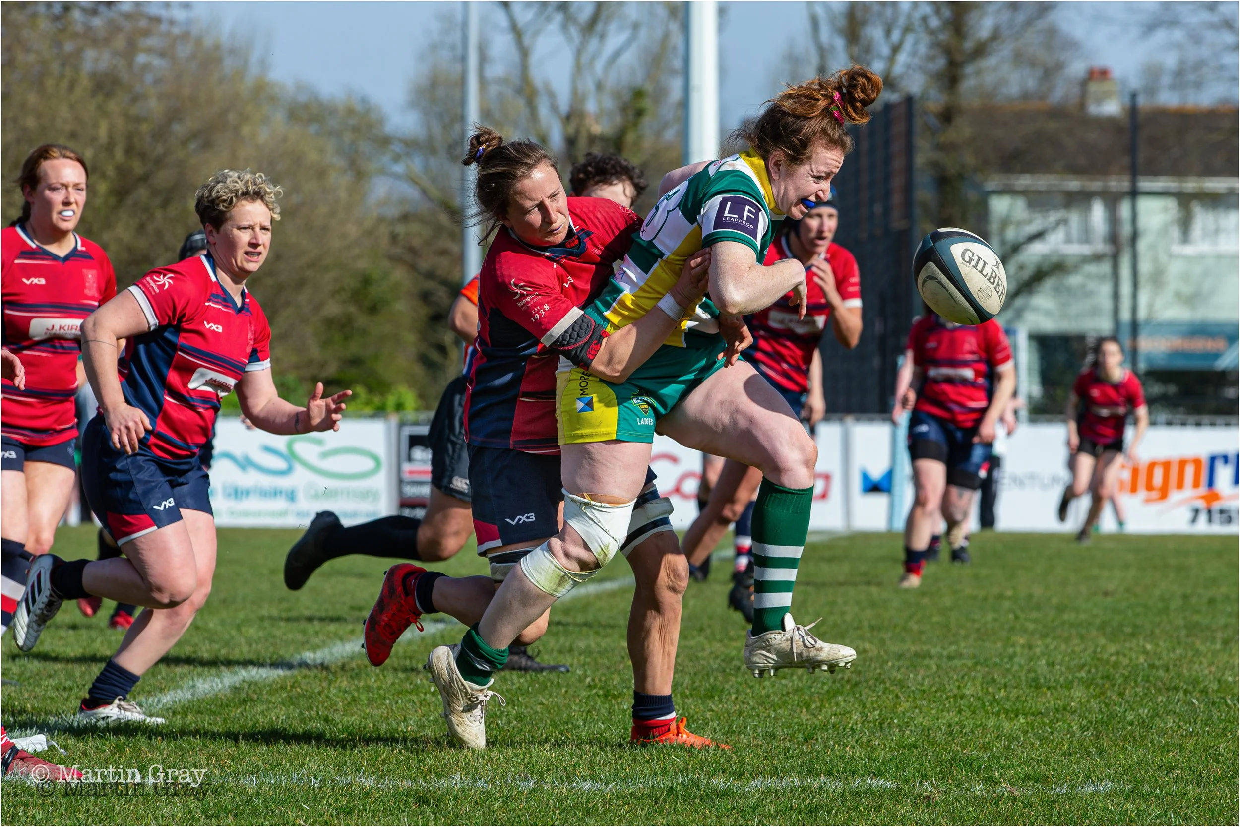 Daisy Travers loses the ball in contact-4572.jpg