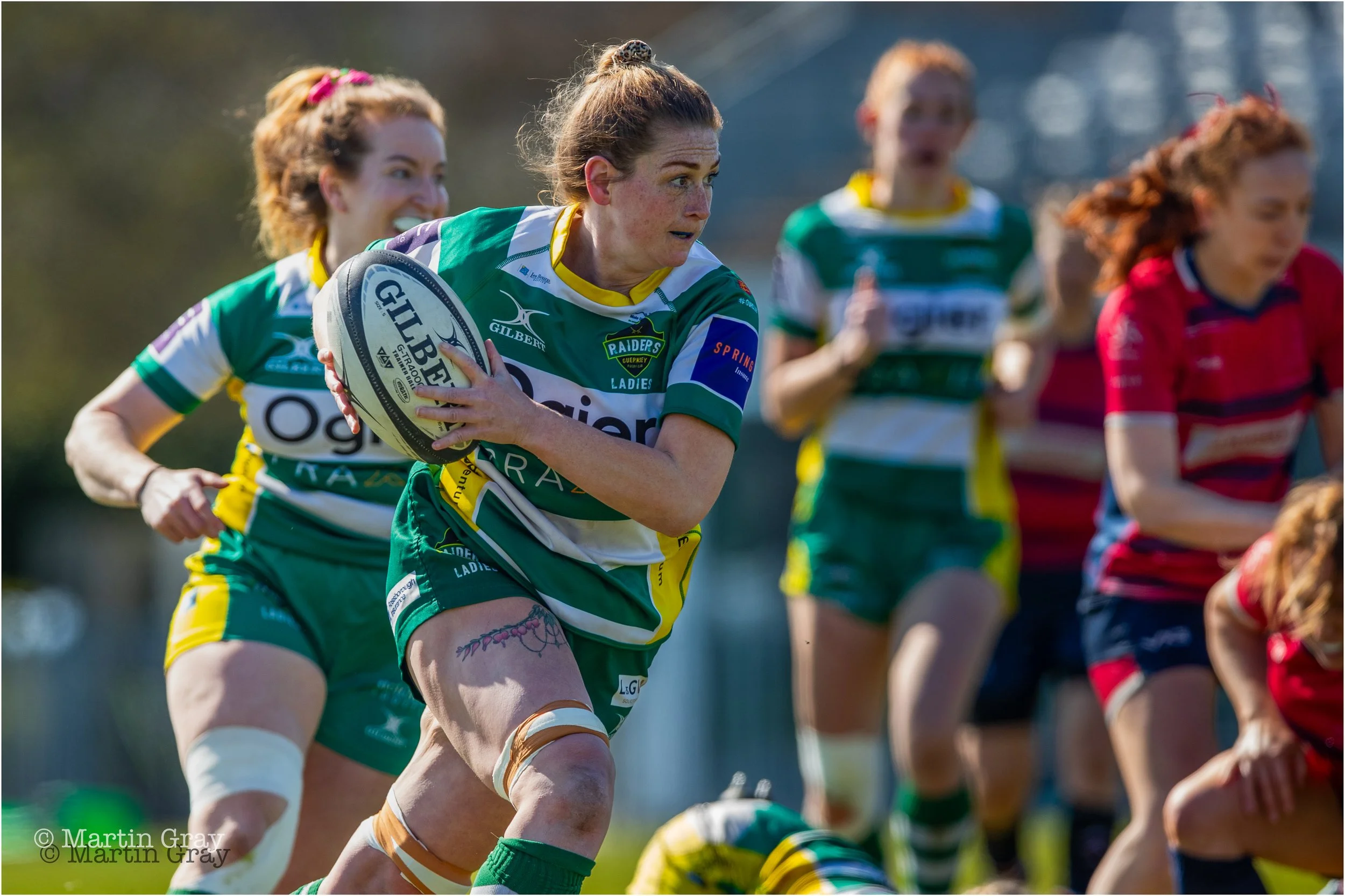 Kayleigh Oliver brings the ball forward-9252.jpg