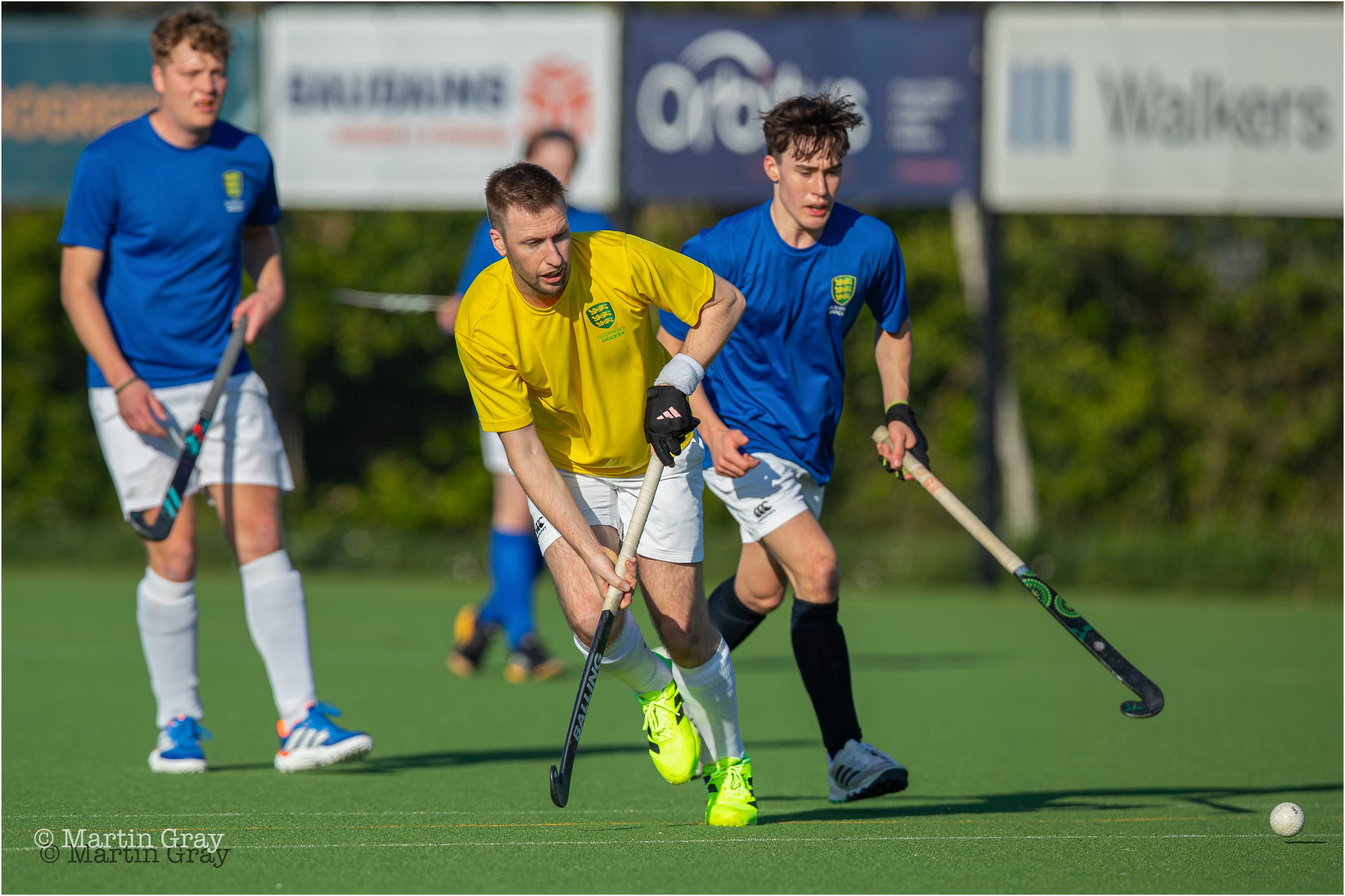 Matt Stokes breaks in the centre-8985.jpg