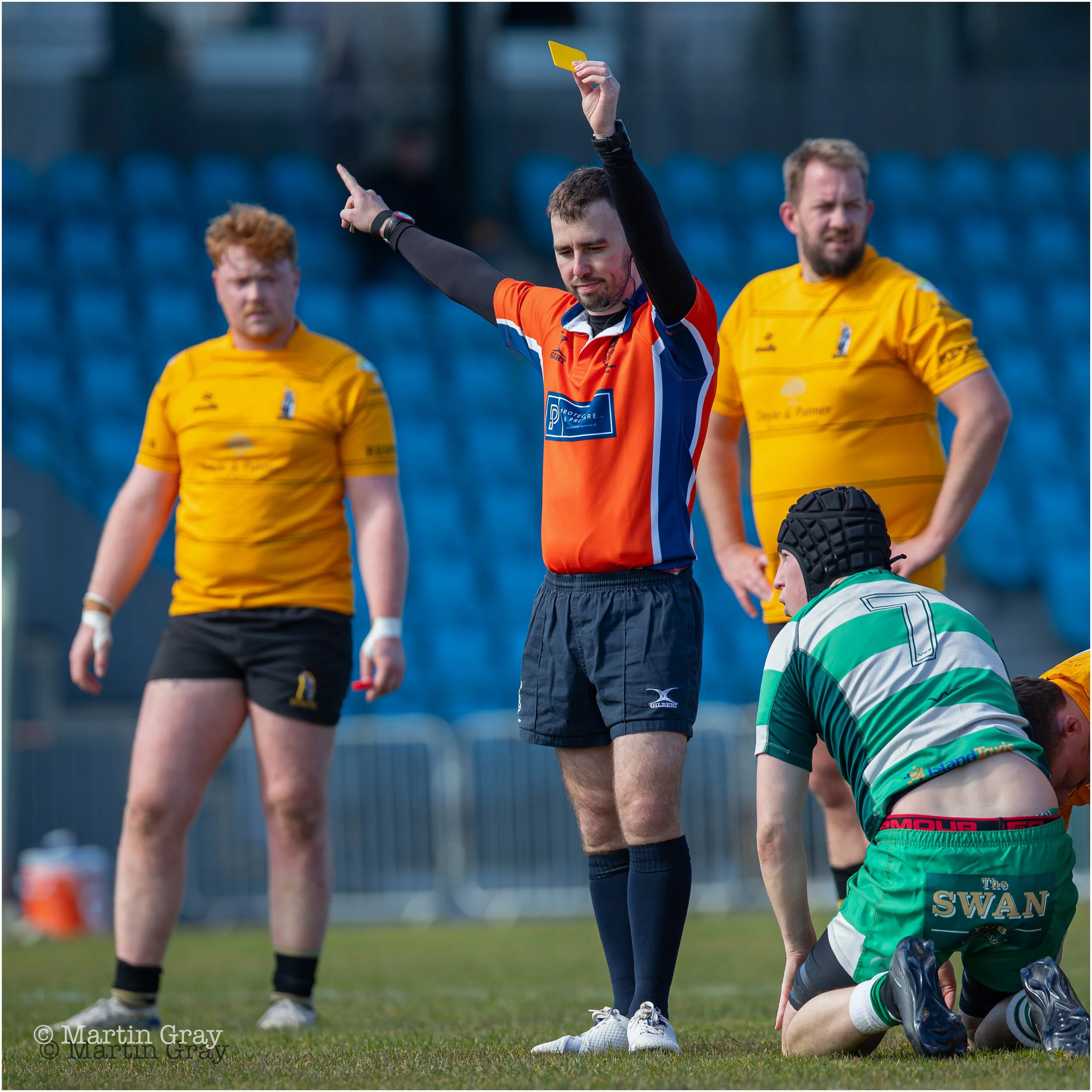 Referee David Jones Yellow card-0214.jpg