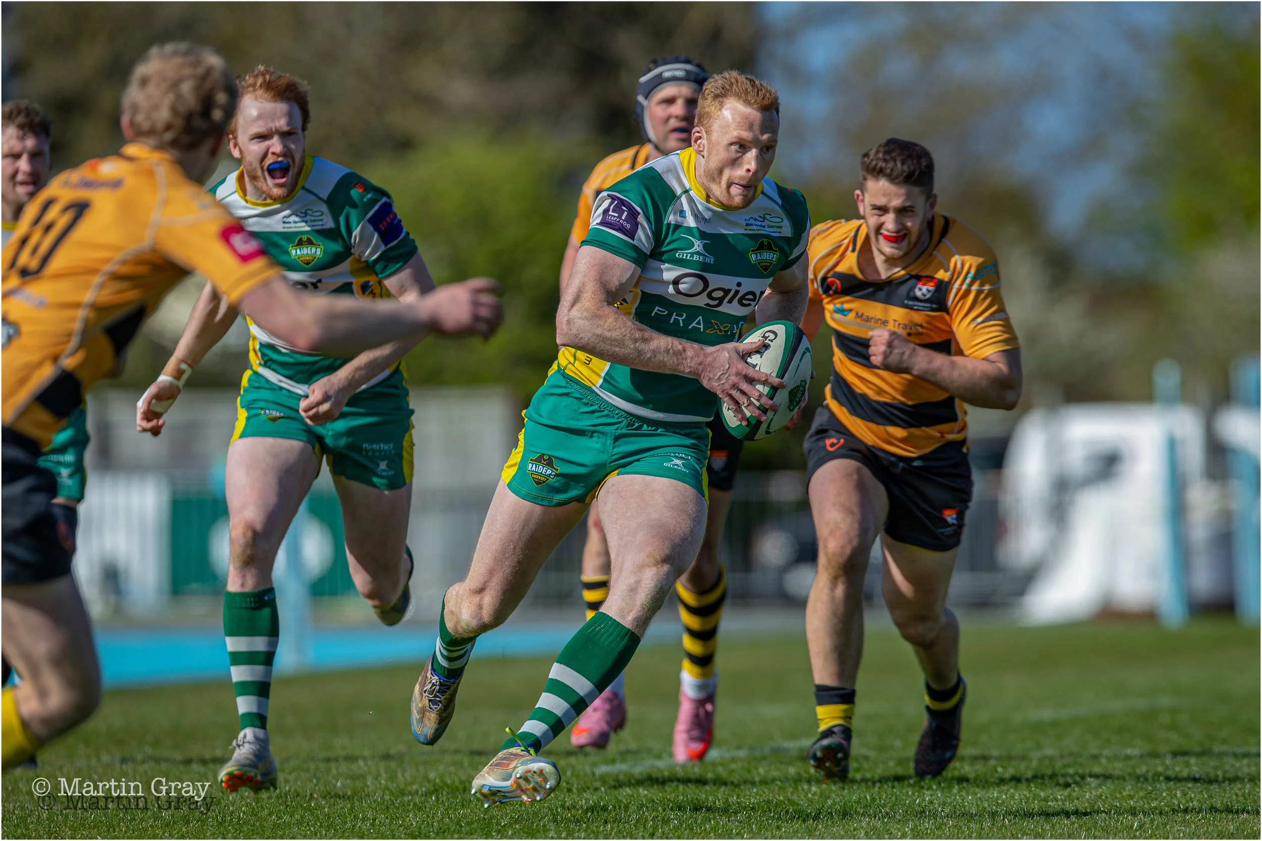 Anthony Armstrong breaks through the Canterbury line-2442.jpg