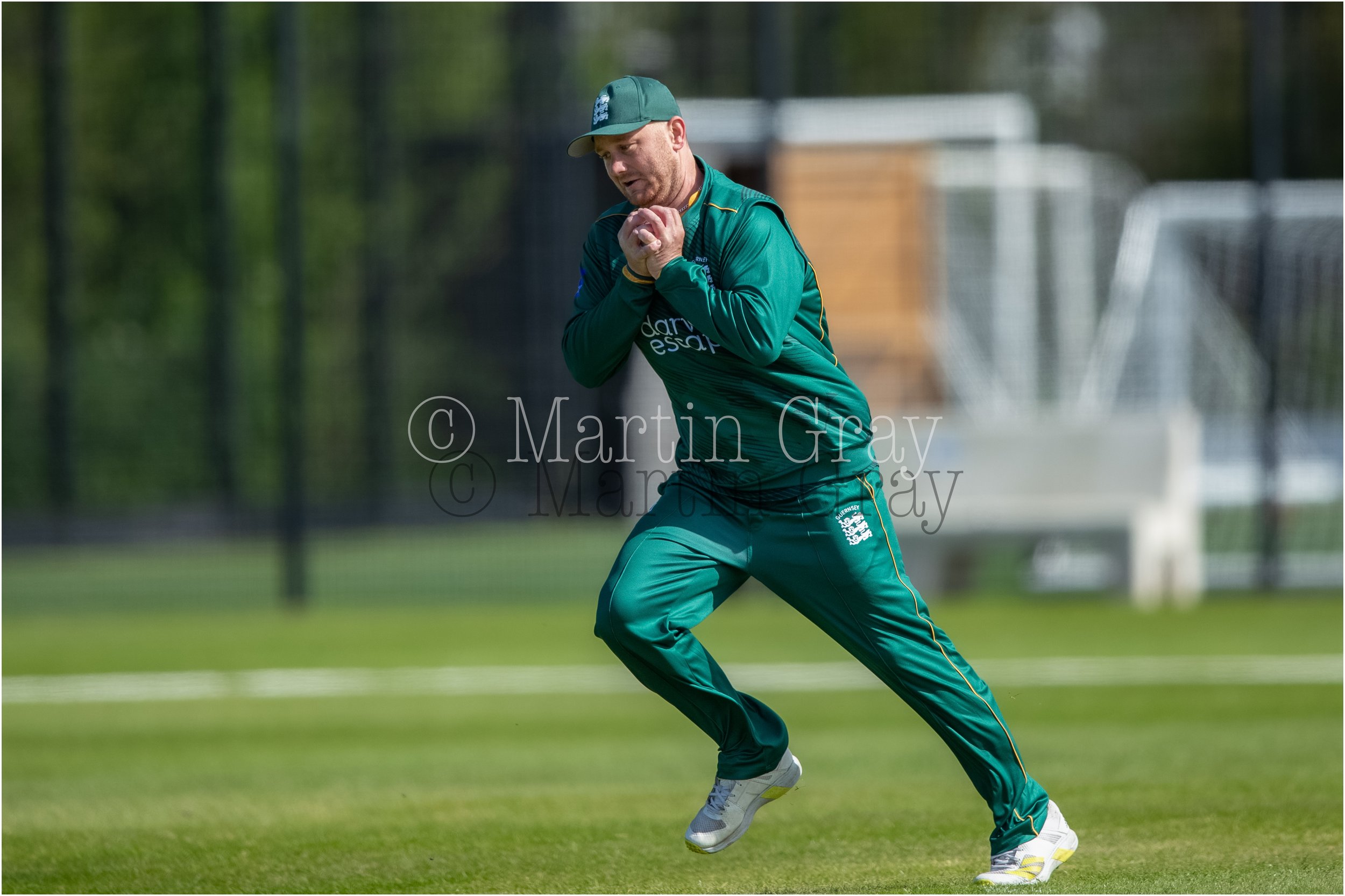 Josh Butler catches Nathan Farmer off Ed Robinson-0920.jpg