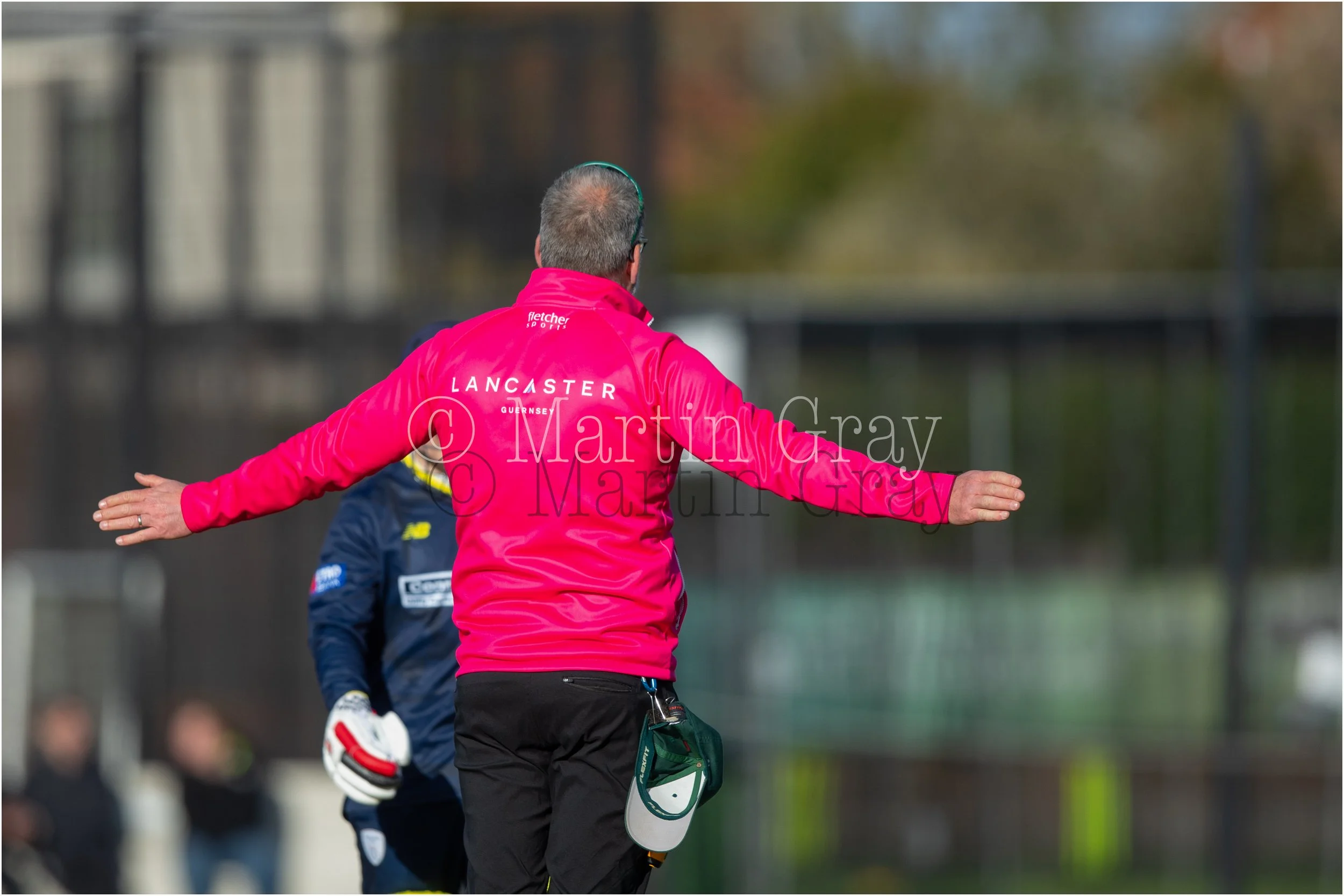 Umpire Paul Robinson-2929.jpg