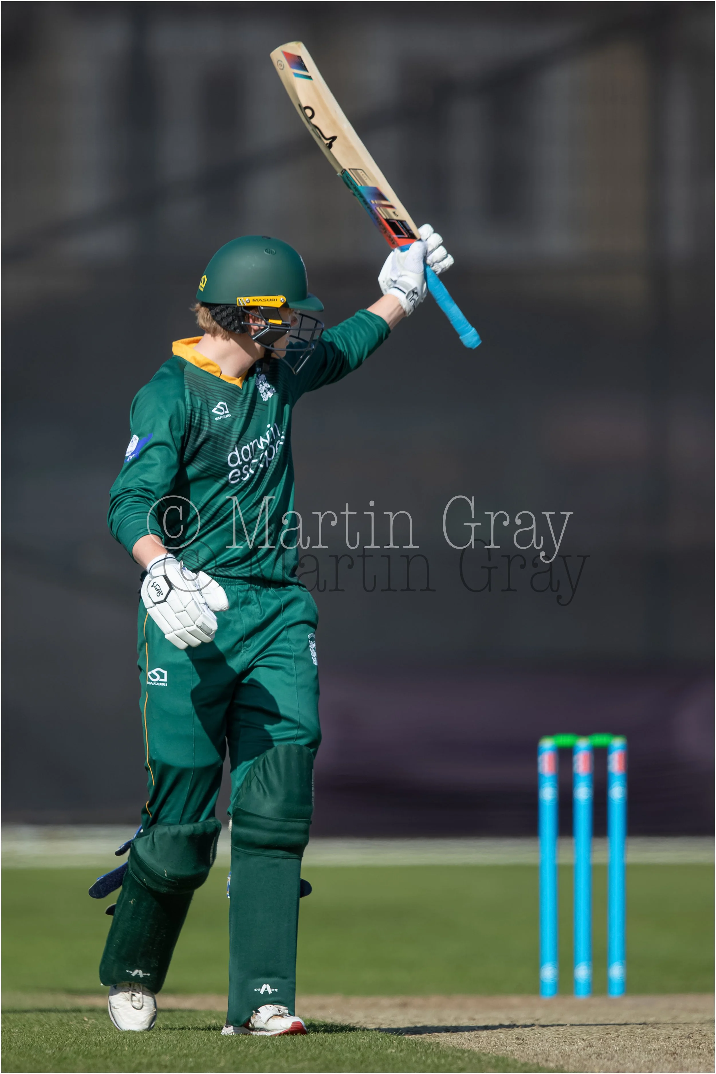Ed Robinson salutes his half century-5003.jpg