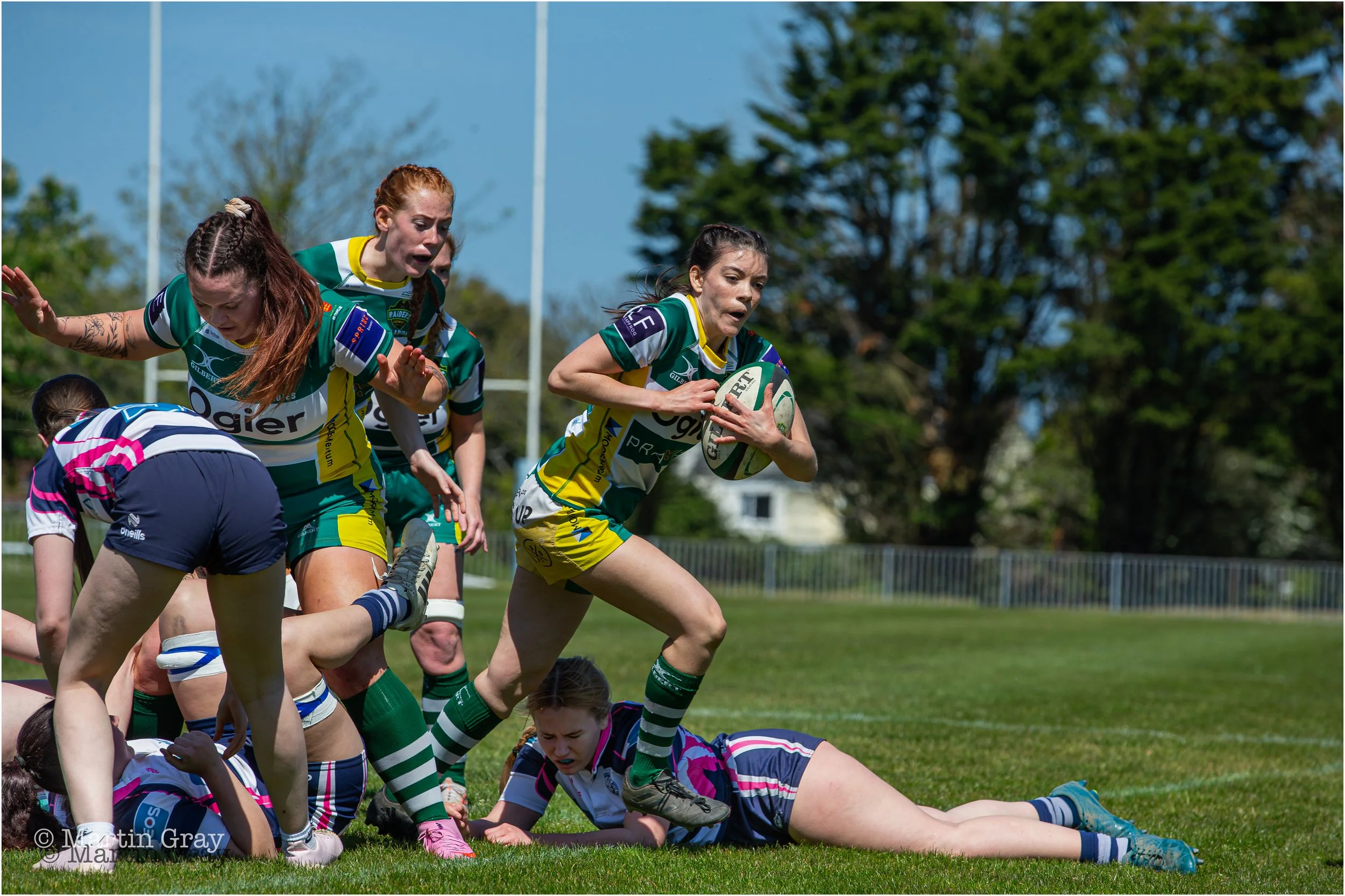 Emily Wright peels off a ruck-5070.jpg
