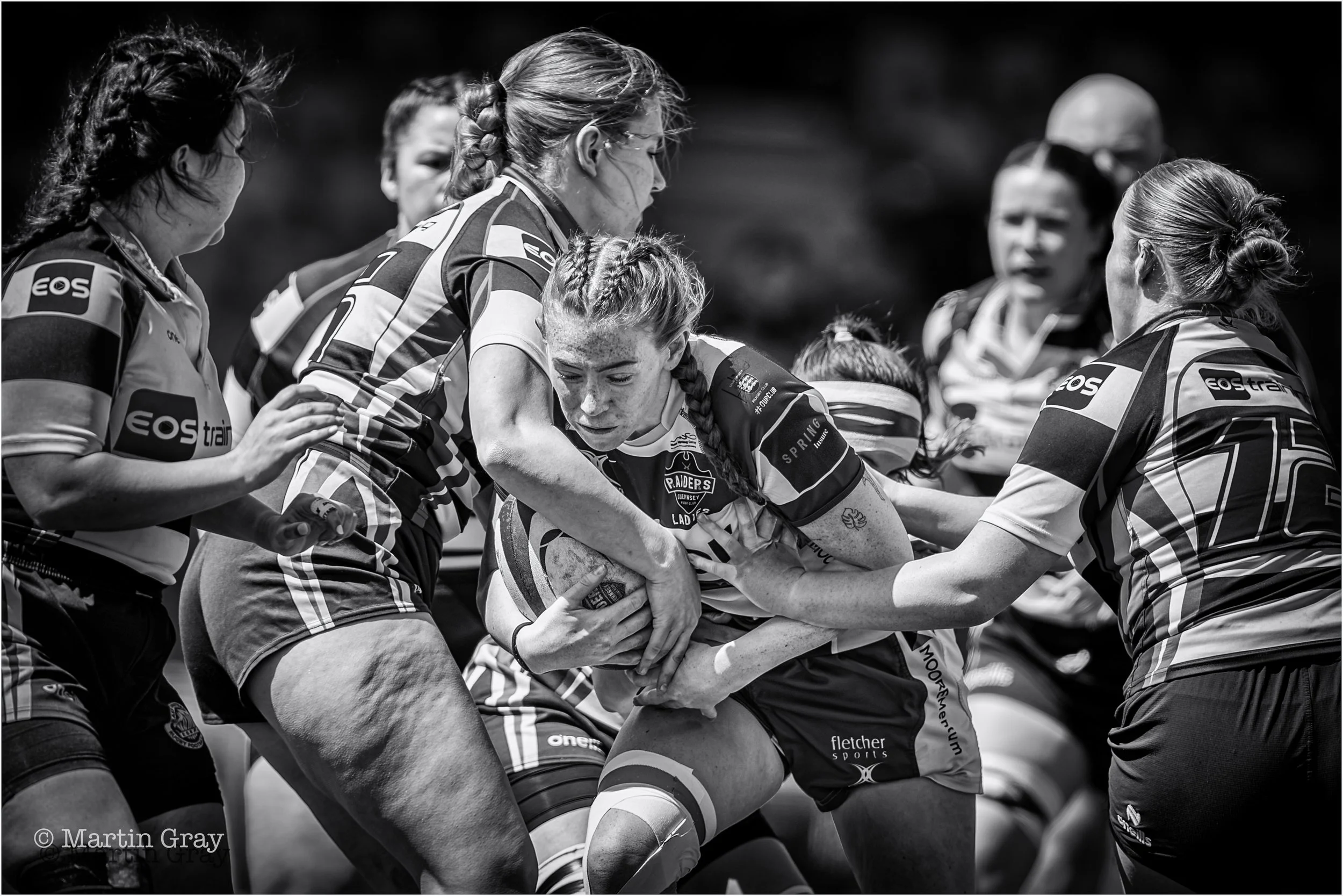 Molly Farrell powers into a East Grinstead  pack B+W-2.jpg