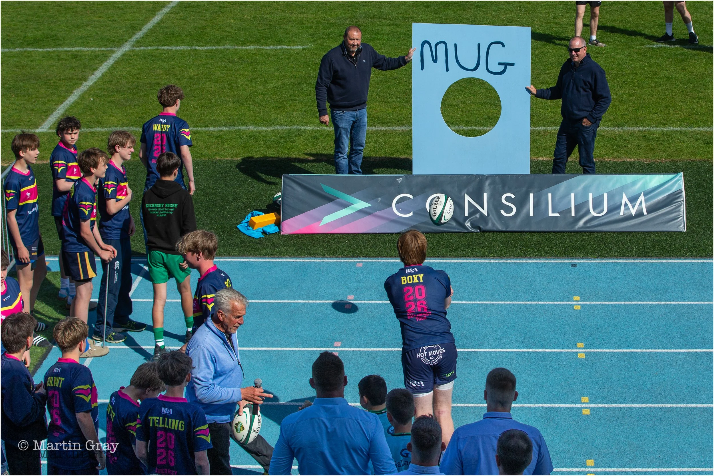 MUGS Passing the ball through the hole competition-5443.jpg