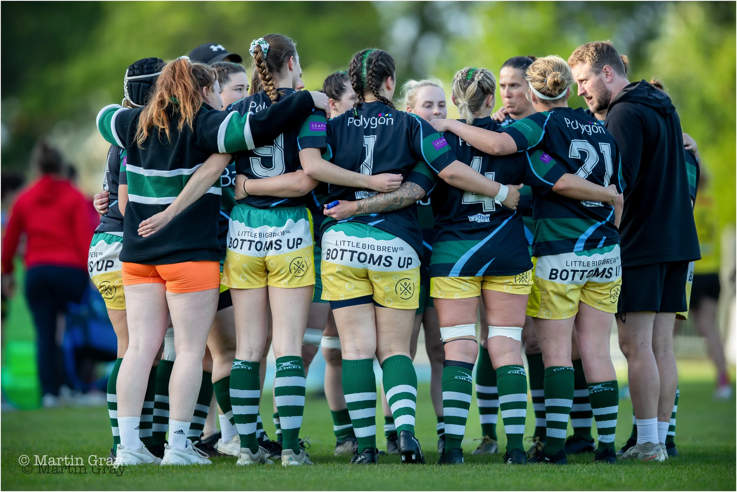 Raiders Ladies Team Huddle-7656.jpg