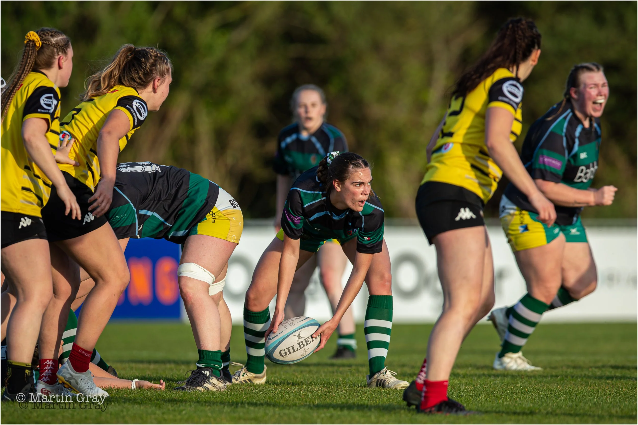 Sophie Gallienne looks to clear from a ruck-7970.jpg