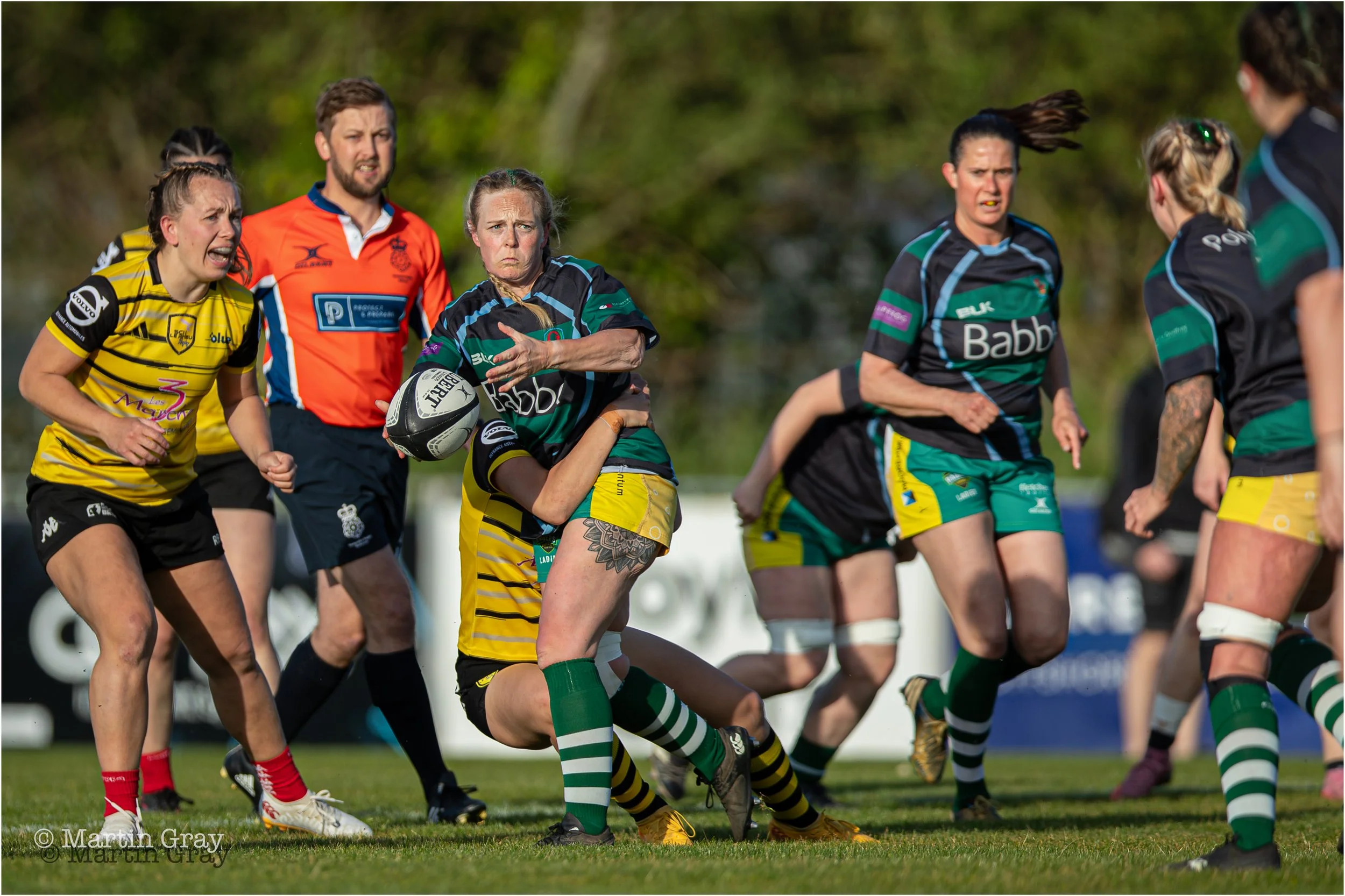 Vicky Tennant passing ball in tackle-7675.jpg