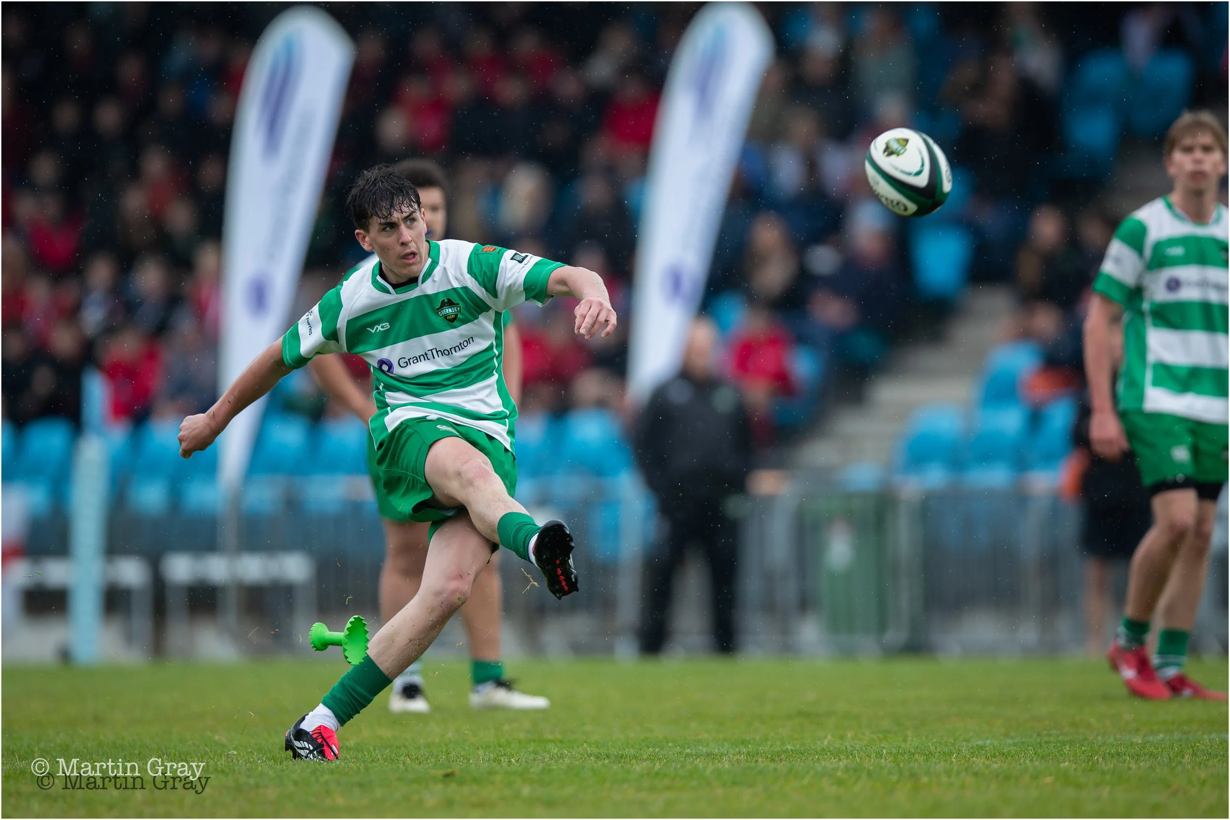 Louis Quertier kicks for goal-9258.jpg