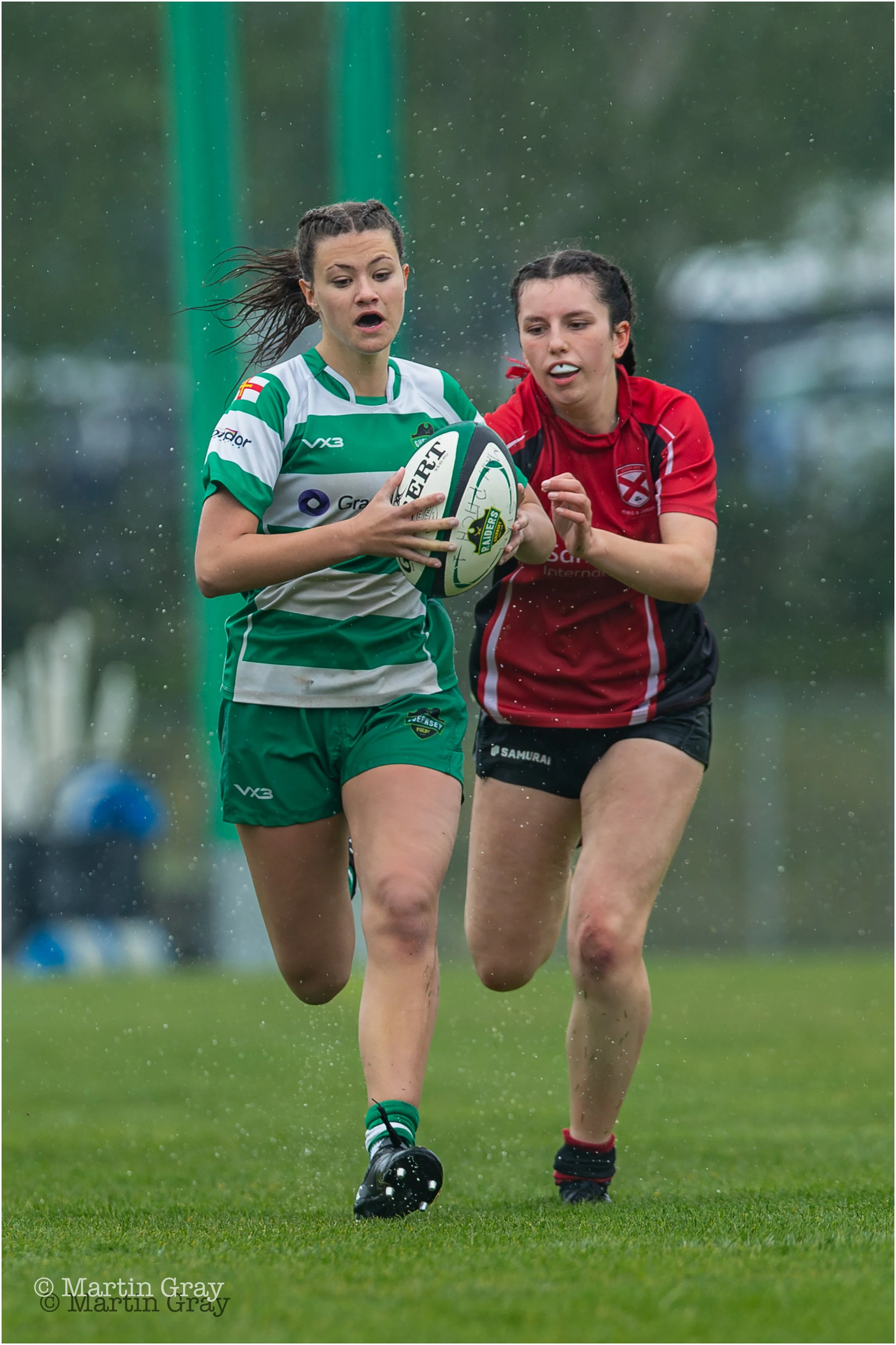 Grace Lloyd pulls away on the touchline-9878.jpg